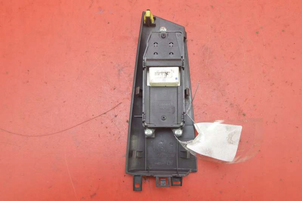 control panel of the window EU 84820-02111 TOYOTA COROLLA E12 5D HB 00-08