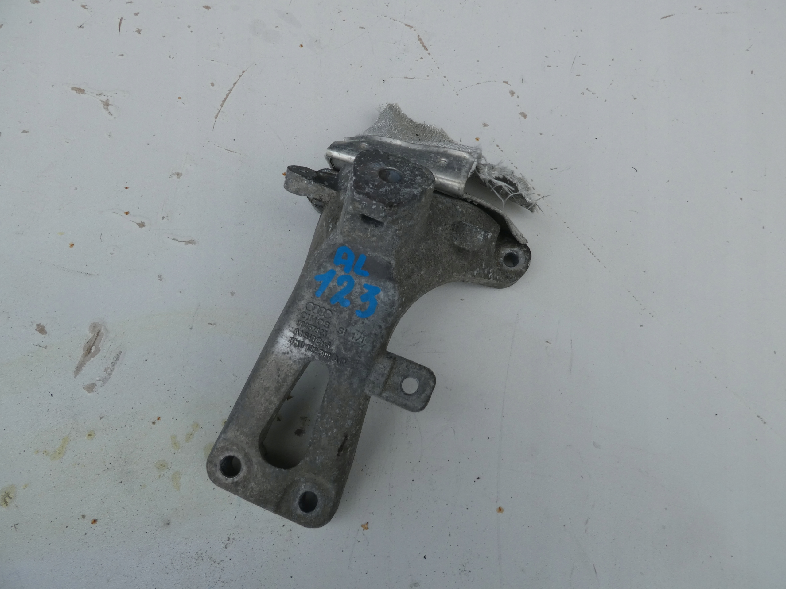 holder engine mount right AUDI A4 B8 8K0199308AQ
