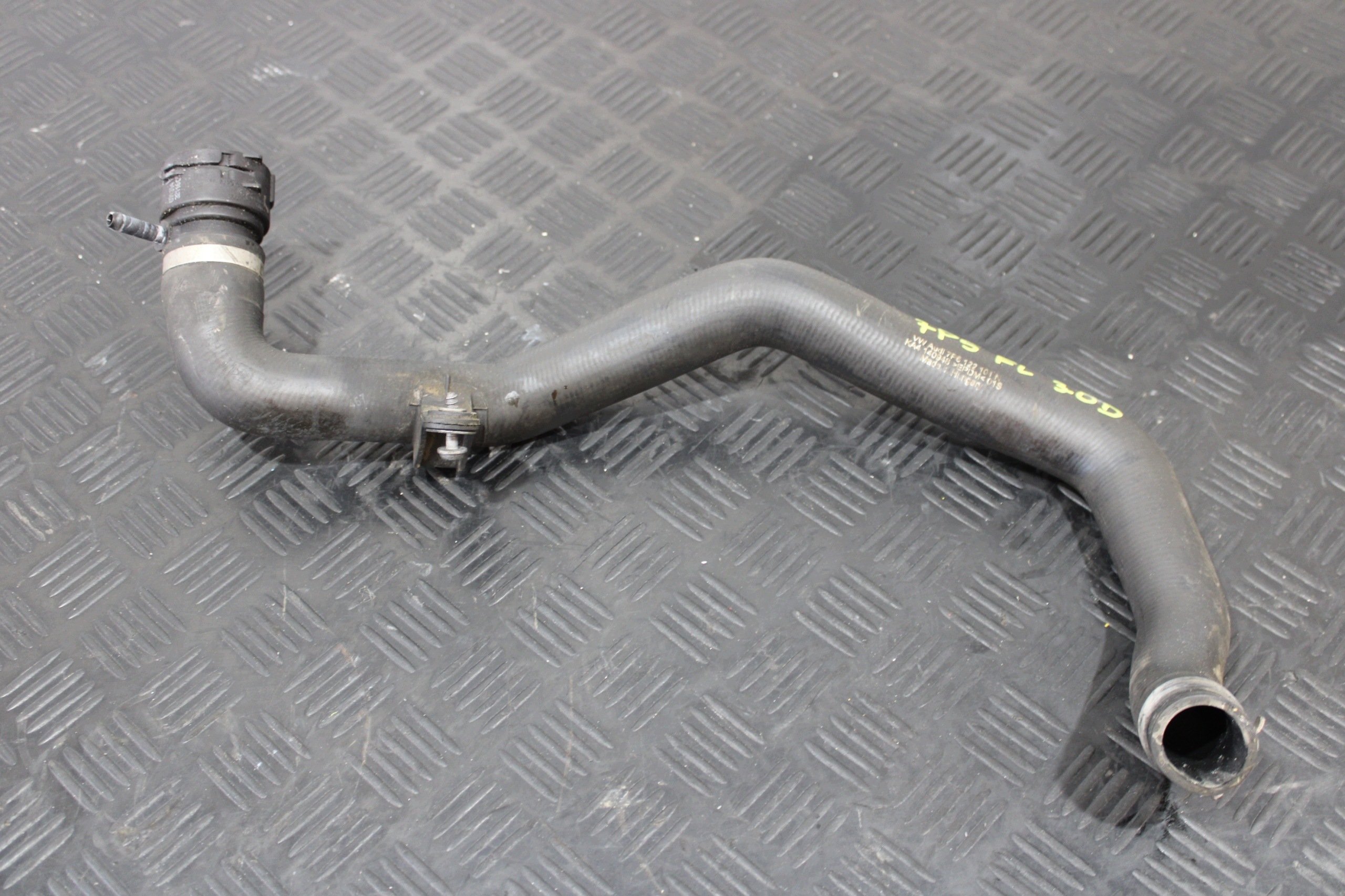 crijevo prijenos vode 7P6122101N PORSCHE CAYENNE II 2 7P5 LIFT