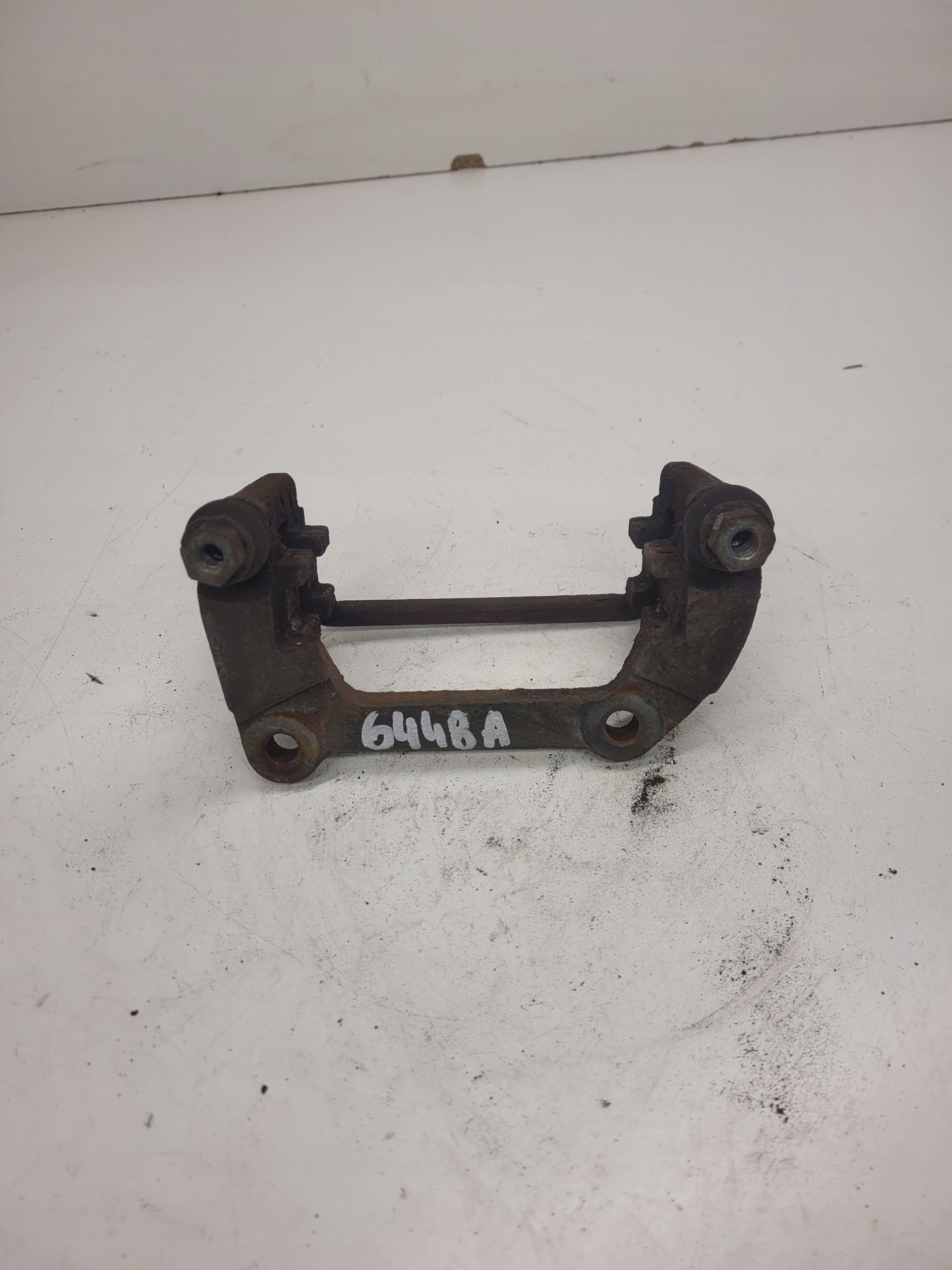 JARZMO třmenu záď AUDI VW SEAT SKODA 6448/A