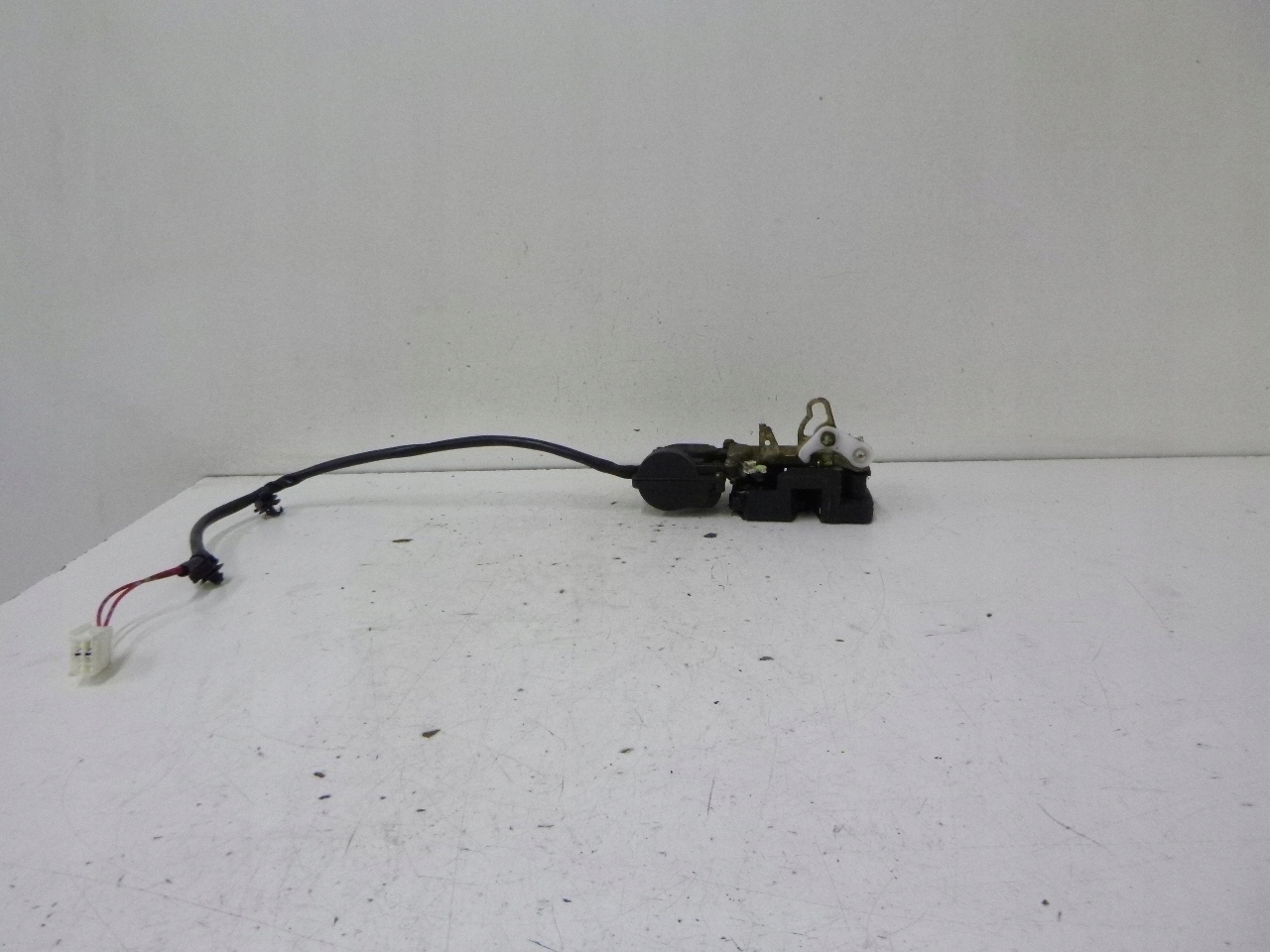 lock door front right Mazda Premacy 2002