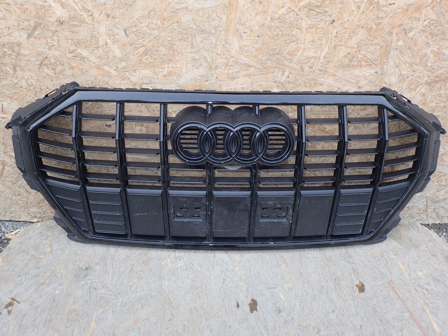 mask hűtőrács AUDI Q3 II 83A S LINE 2018- 83A853651F