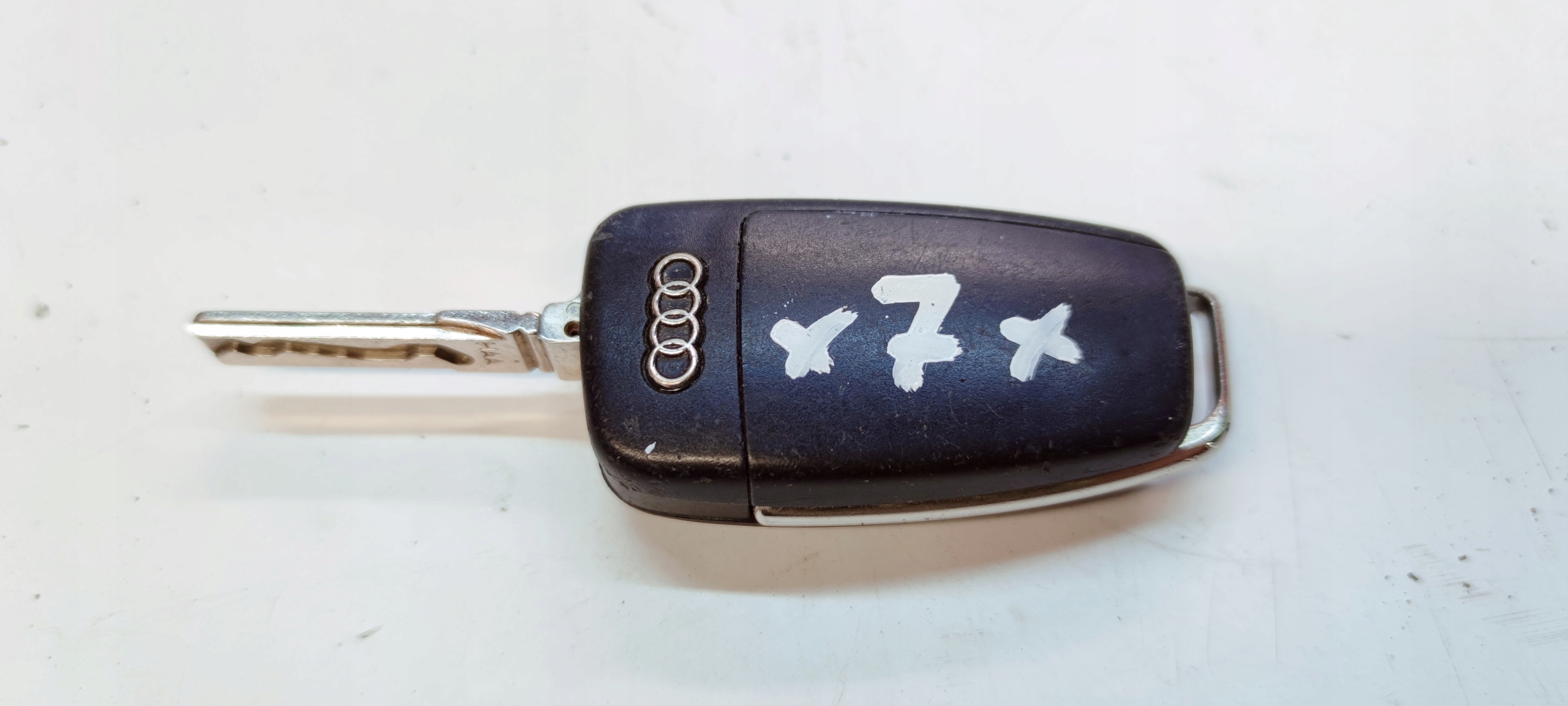 key PILOT SCYZORYK AUDI A6 C6 Q7 4F0837220AK *7*