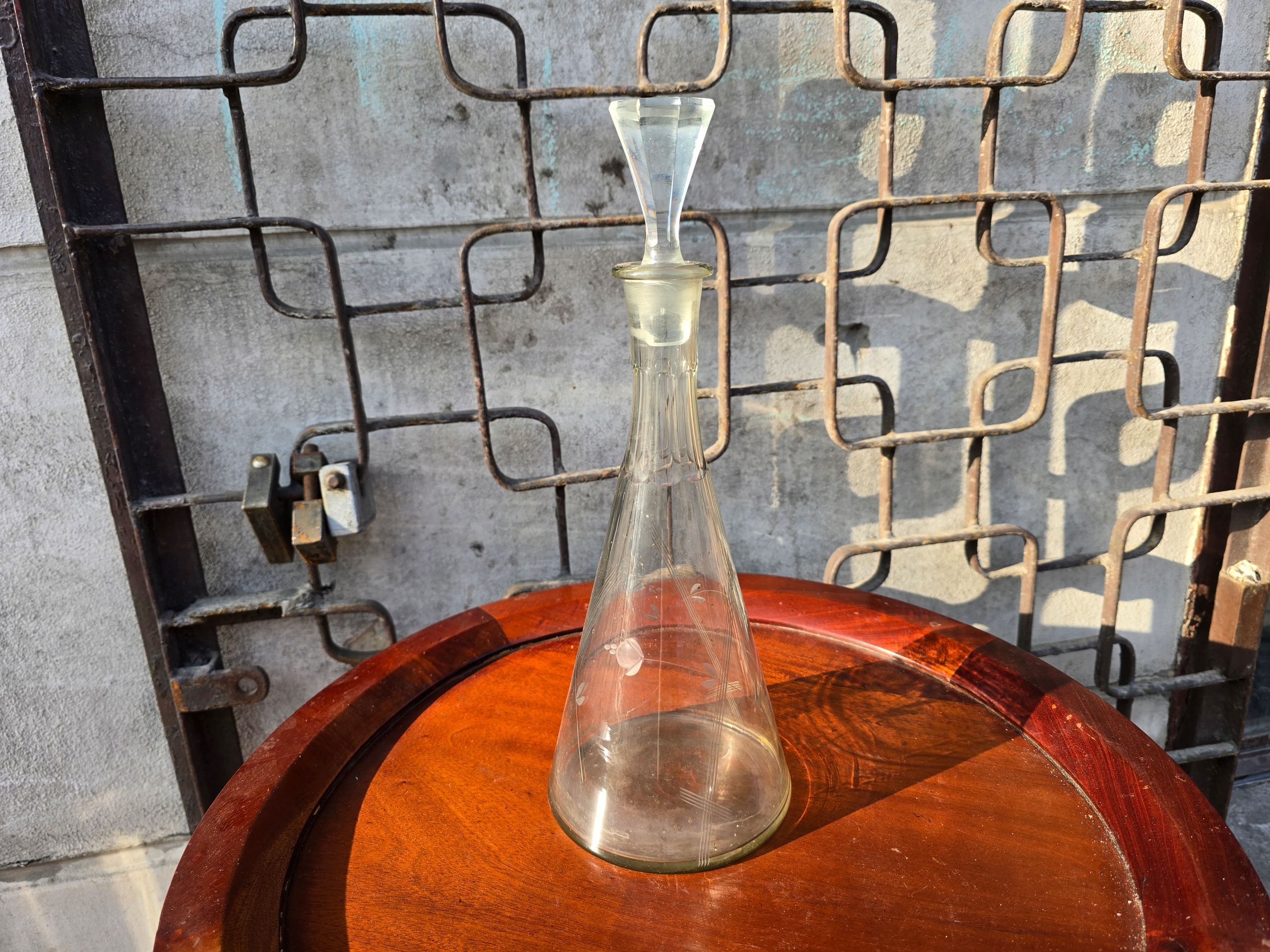 Przedwojenna kryształowa karafka