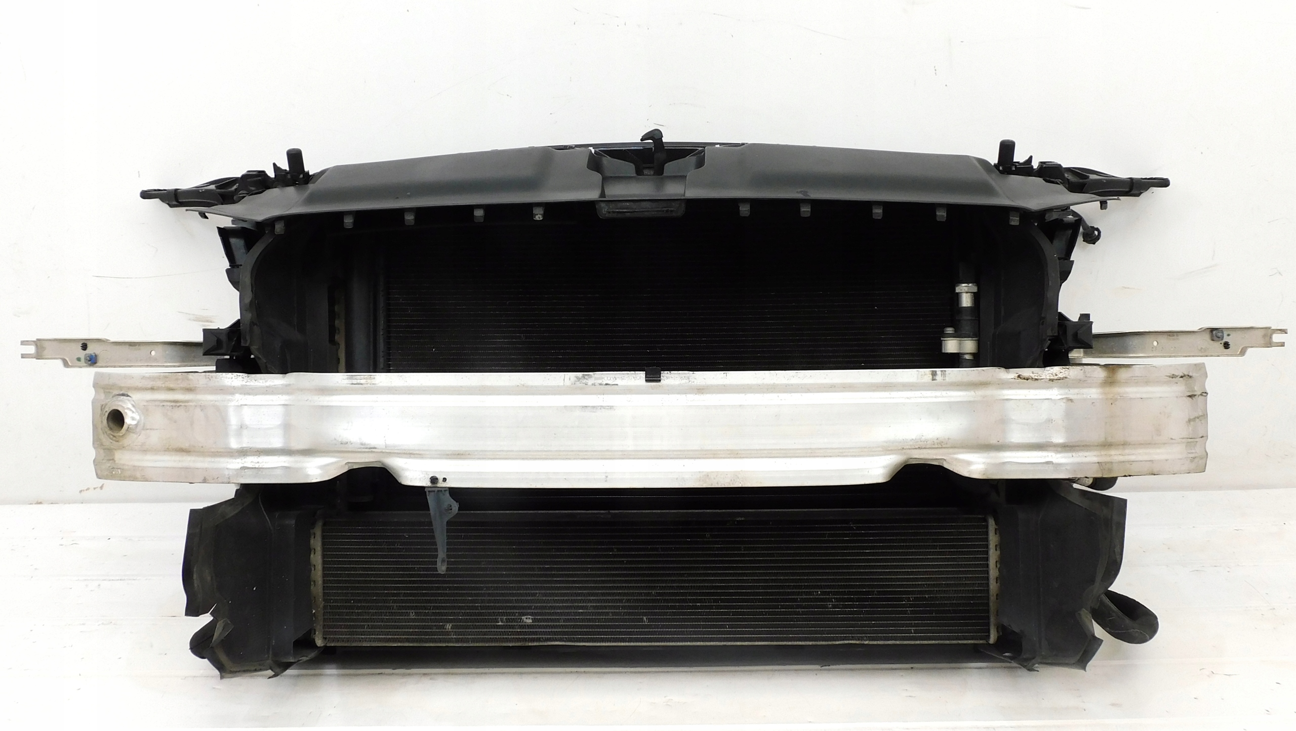 AUDI A7 4G8 WZMOCNIENIE PAS PRZEDNI CHŁODNICE