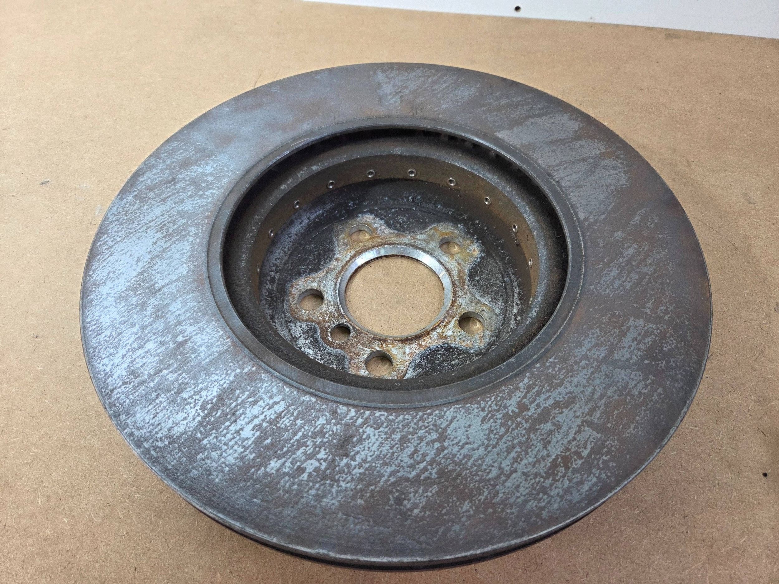 BMW 5 G30 G31 G38 discs brake rear. + plates (T126)