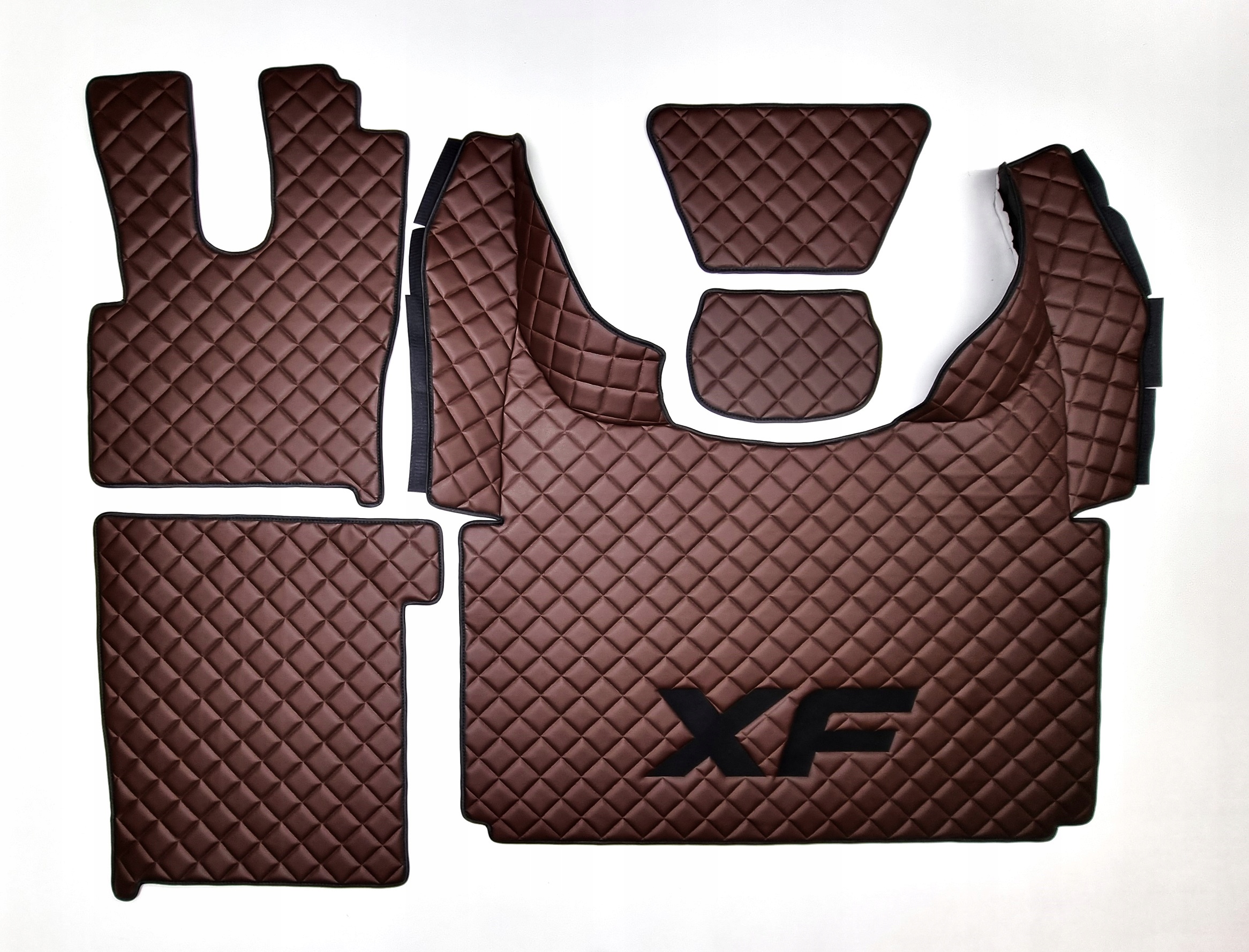 DAF XF 106 (2017-2021r) DYWANIKI DYWANY PIKOWANE + HAFT