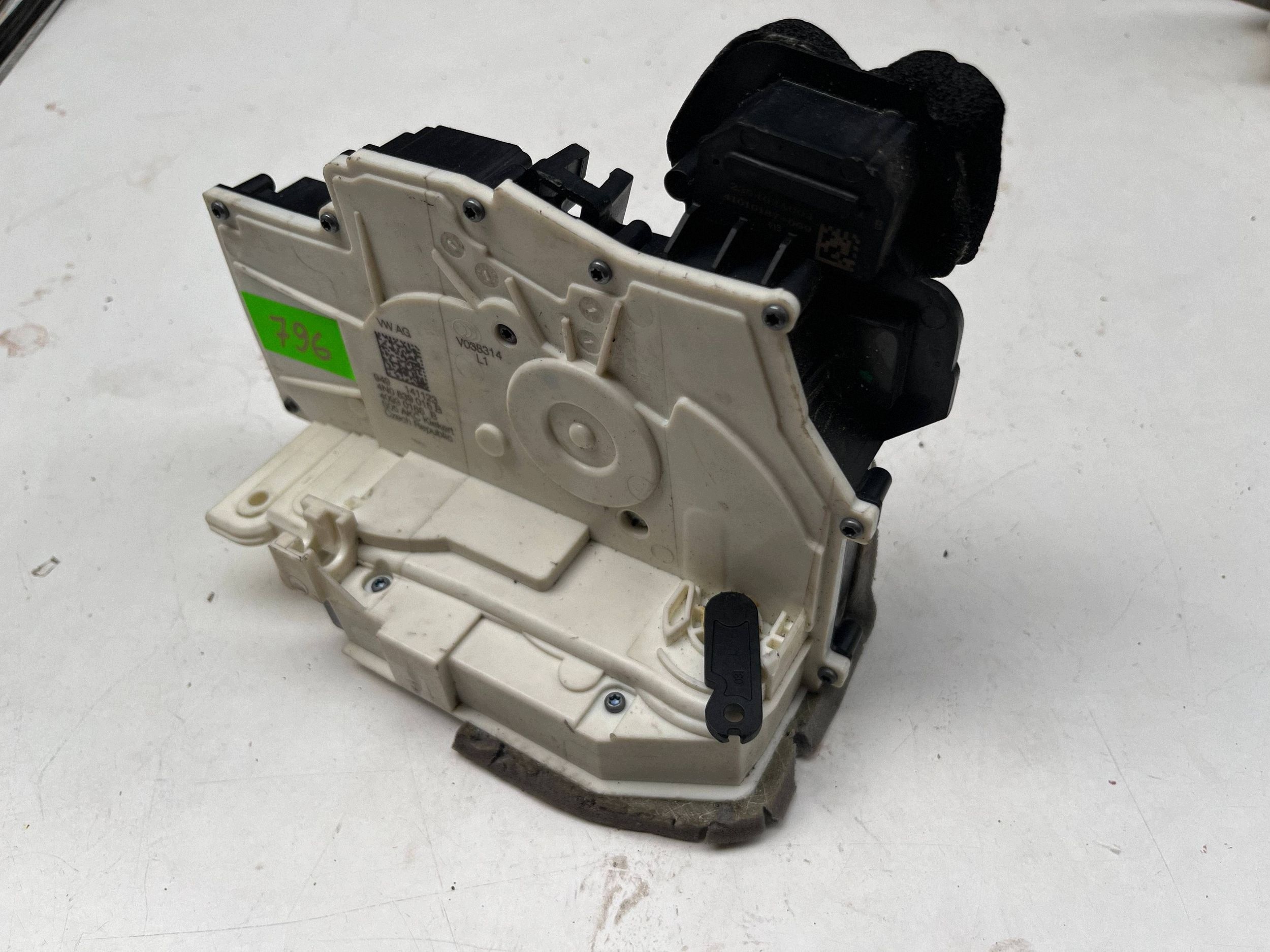 AUDI A8 D5 lock door left rear part 4N0839015B @M