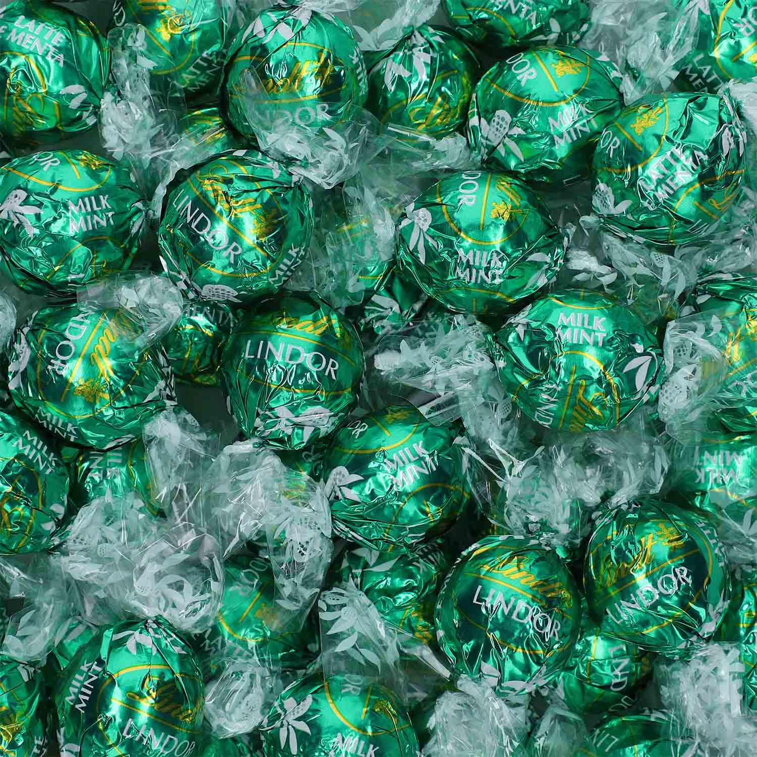 Levně Kuličky z mléčné čokolády s mátou Lindt Lindor 3 kg