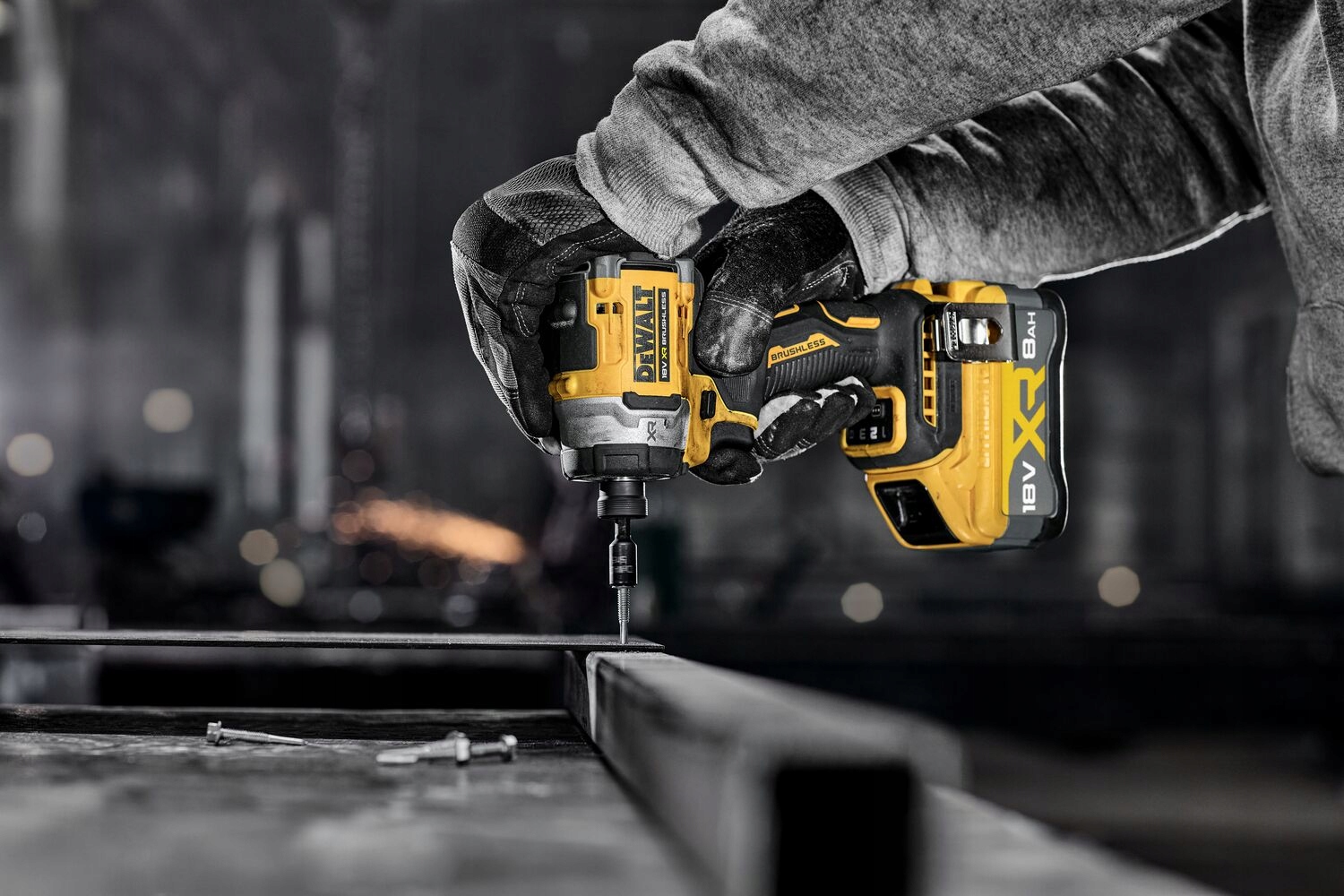 DEWALT ZAKRĘTARKA UDAROWA 18V 282NM 1/4" WALIZKA DCF860NT Seria DCF