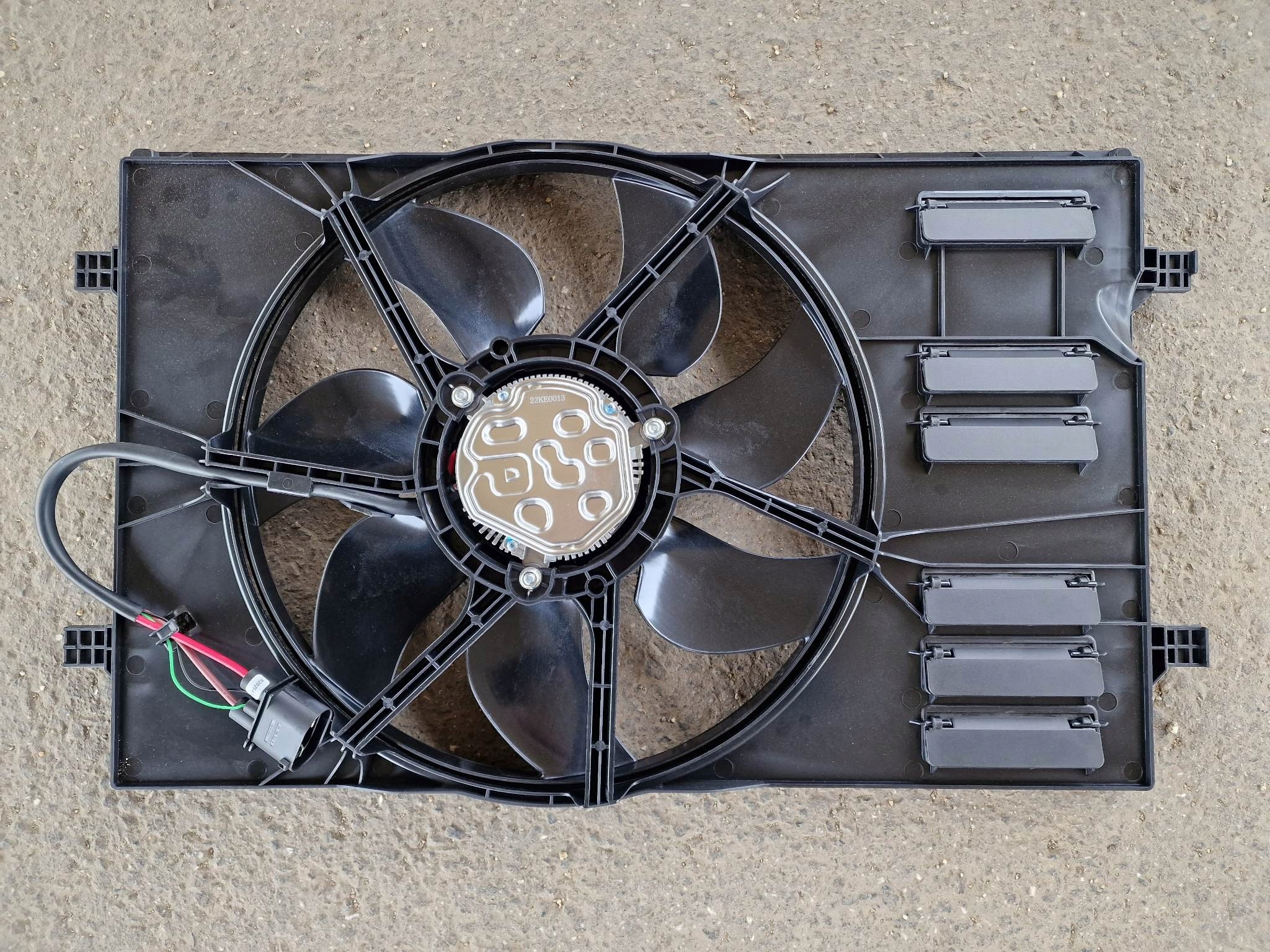 5Q0121207J 5Q0121205C - Вентилятор VW Arteon Vw T-Roc