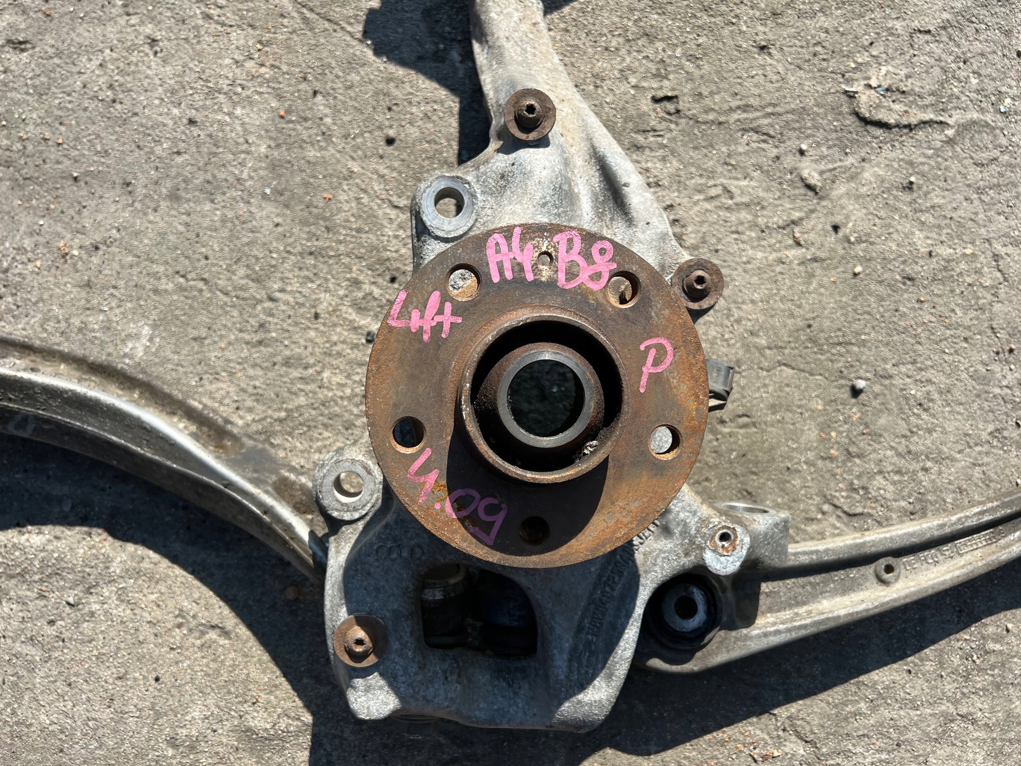 AUDI A4 B8 A5 8T A6 C7 A7 4G swing right right front 8K0407258ABS