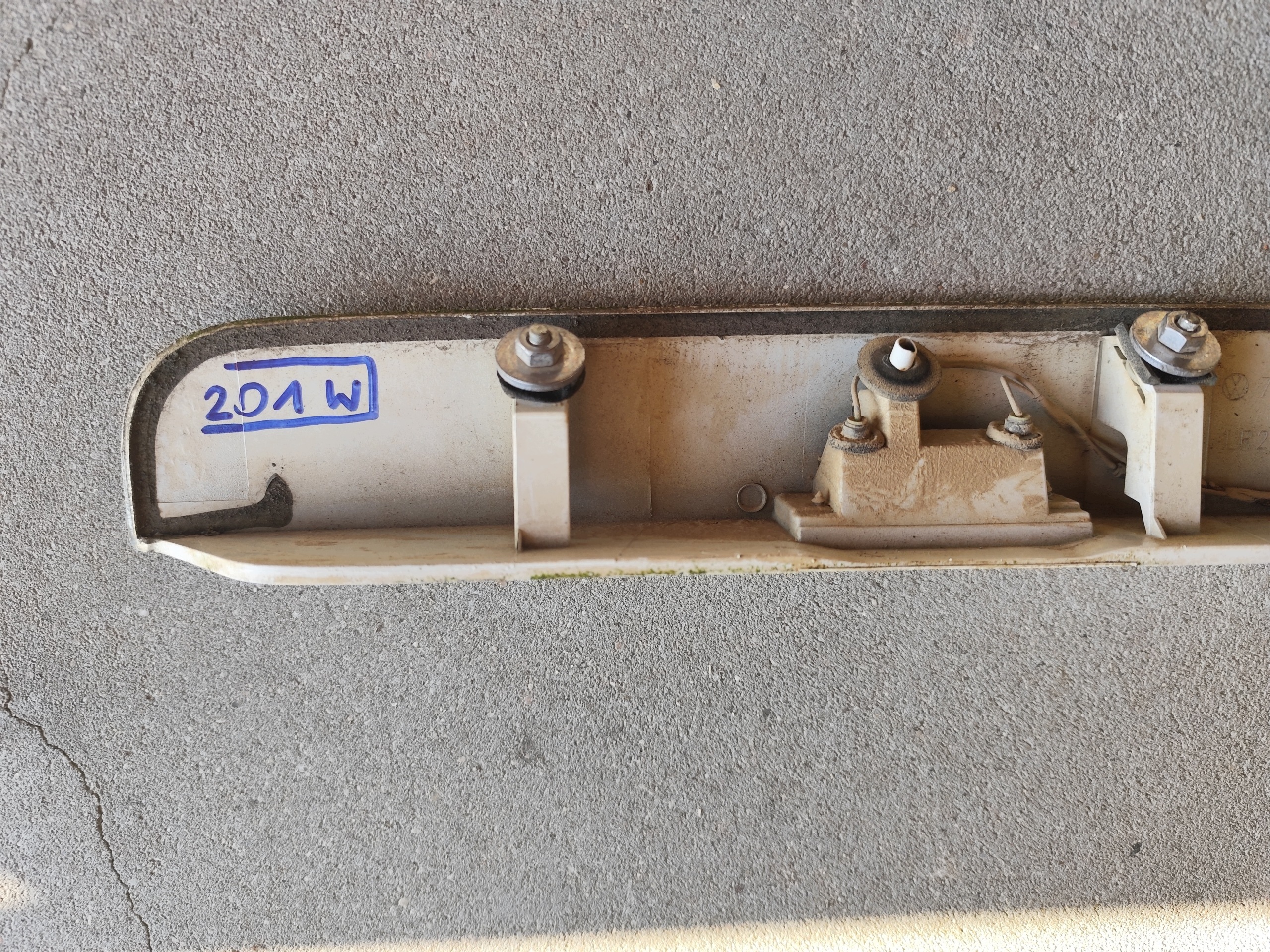 VW T5 cap moulding number plate light do bonnet/trunk door biala