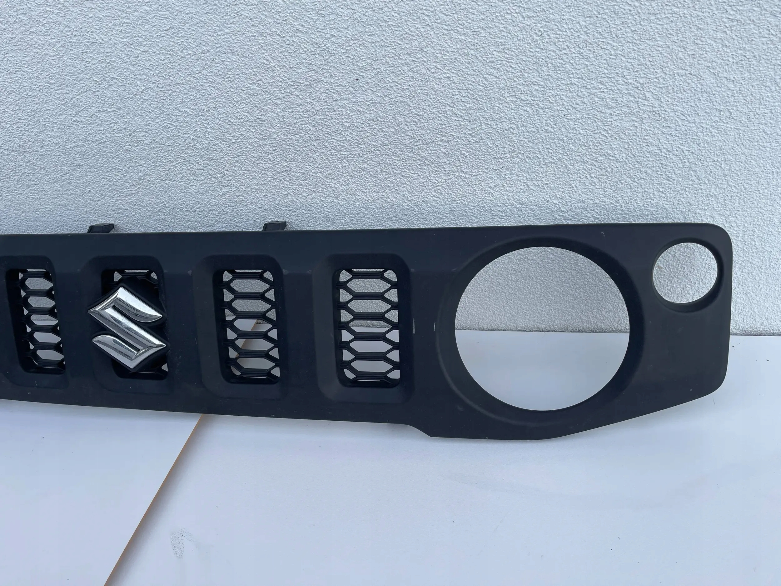 Grille Suzuki Jimny IV 4 72111-78RO 18