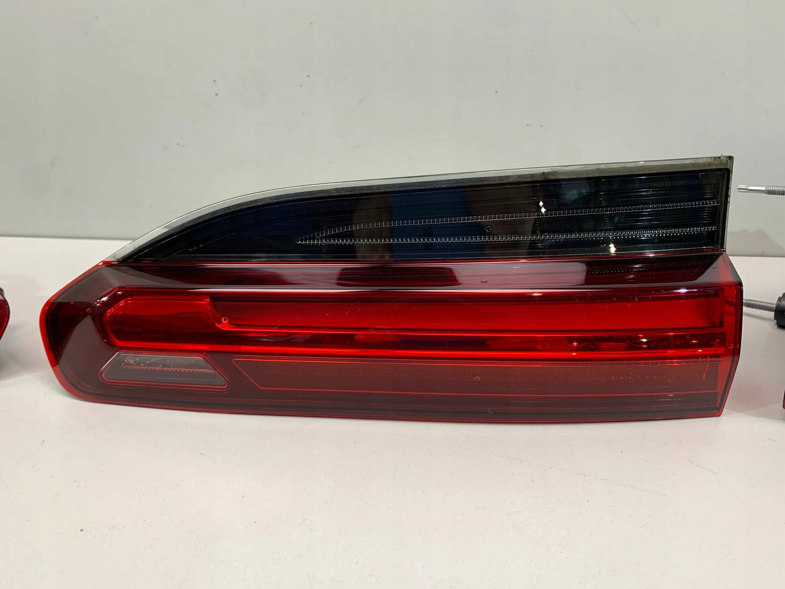 BMW X4 G02 LAMPY TYŁ TYLNE KOMPLET EUROPA IDEALNE Strona zabudowy lewe + prawe