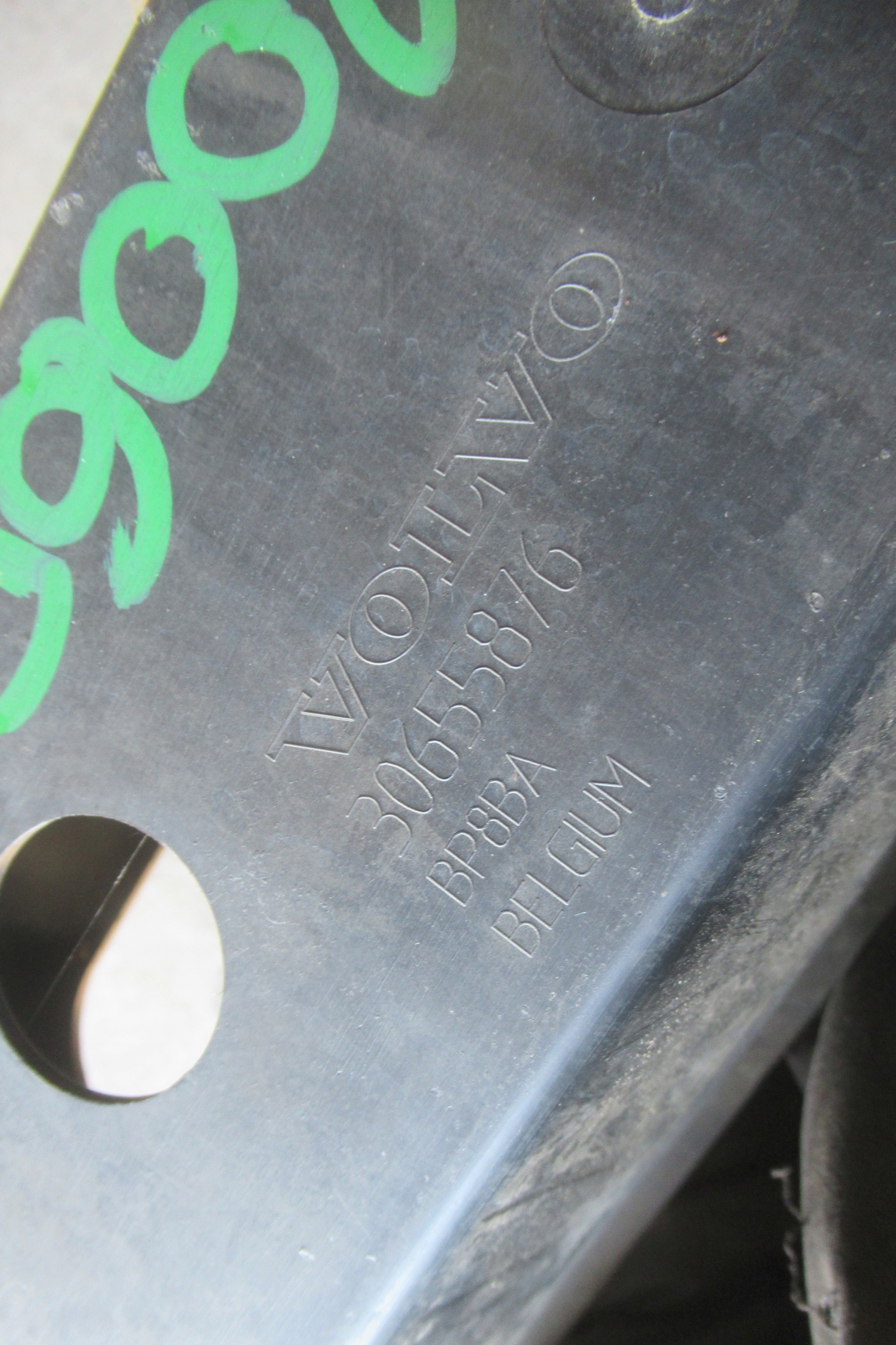 VOLVO V50 2.4 D 06R ABSORBER nárazníku předek 30655876