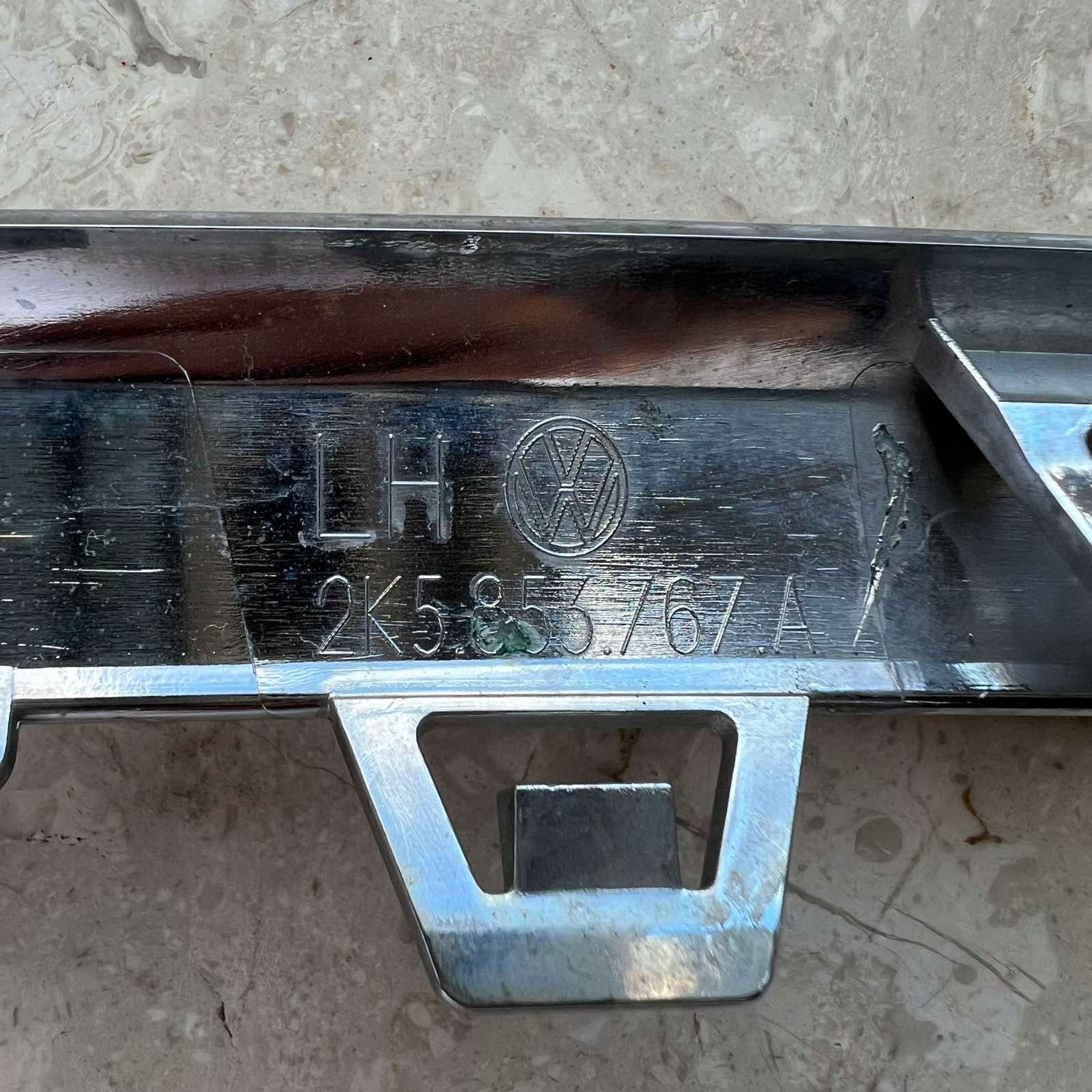 VW CADDY 15- ozdobná lišta masky levá 2K5853767A