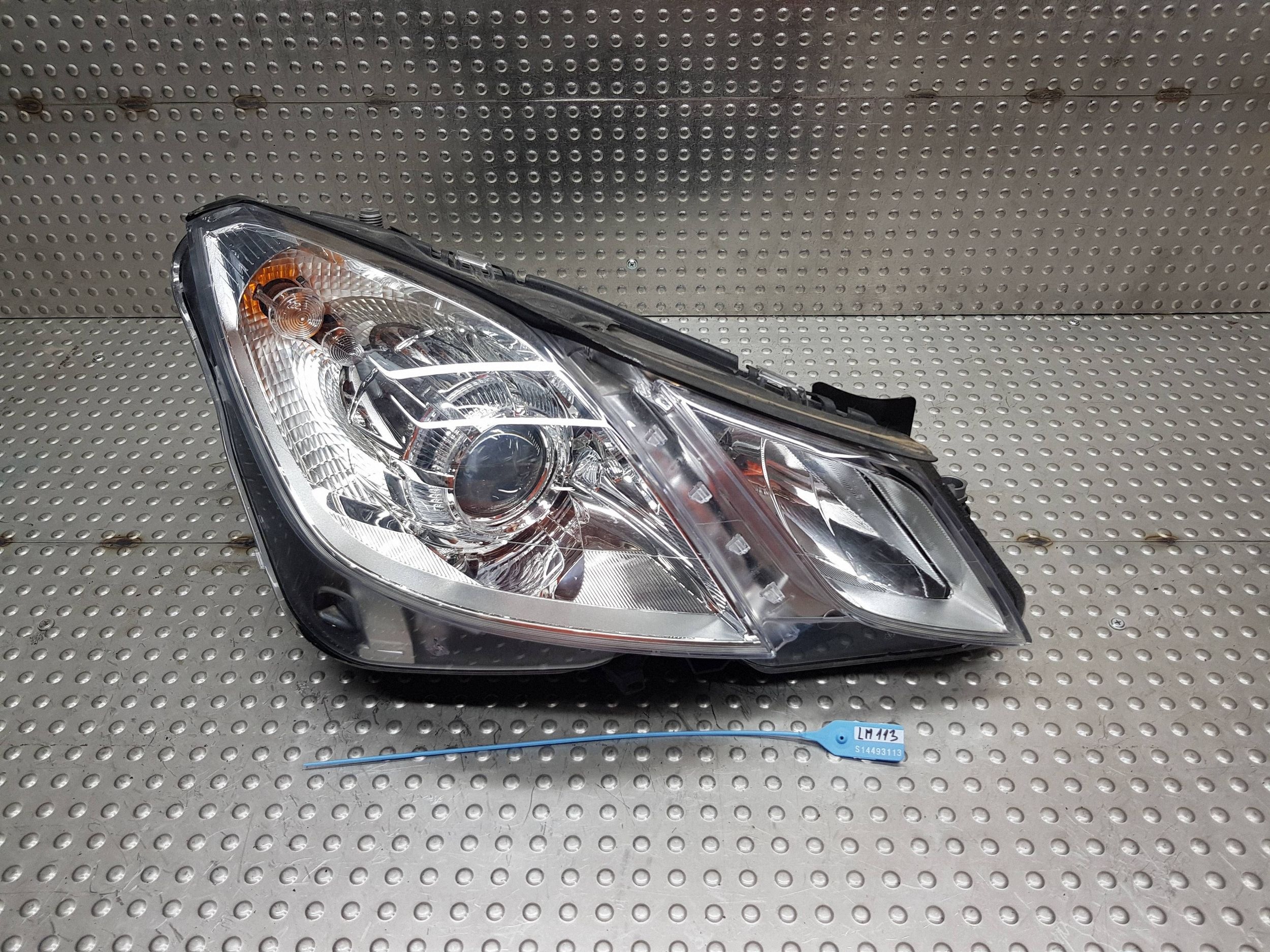 REFLEKTOR light right front lens A2078204861 MERCEDES W207 before lift