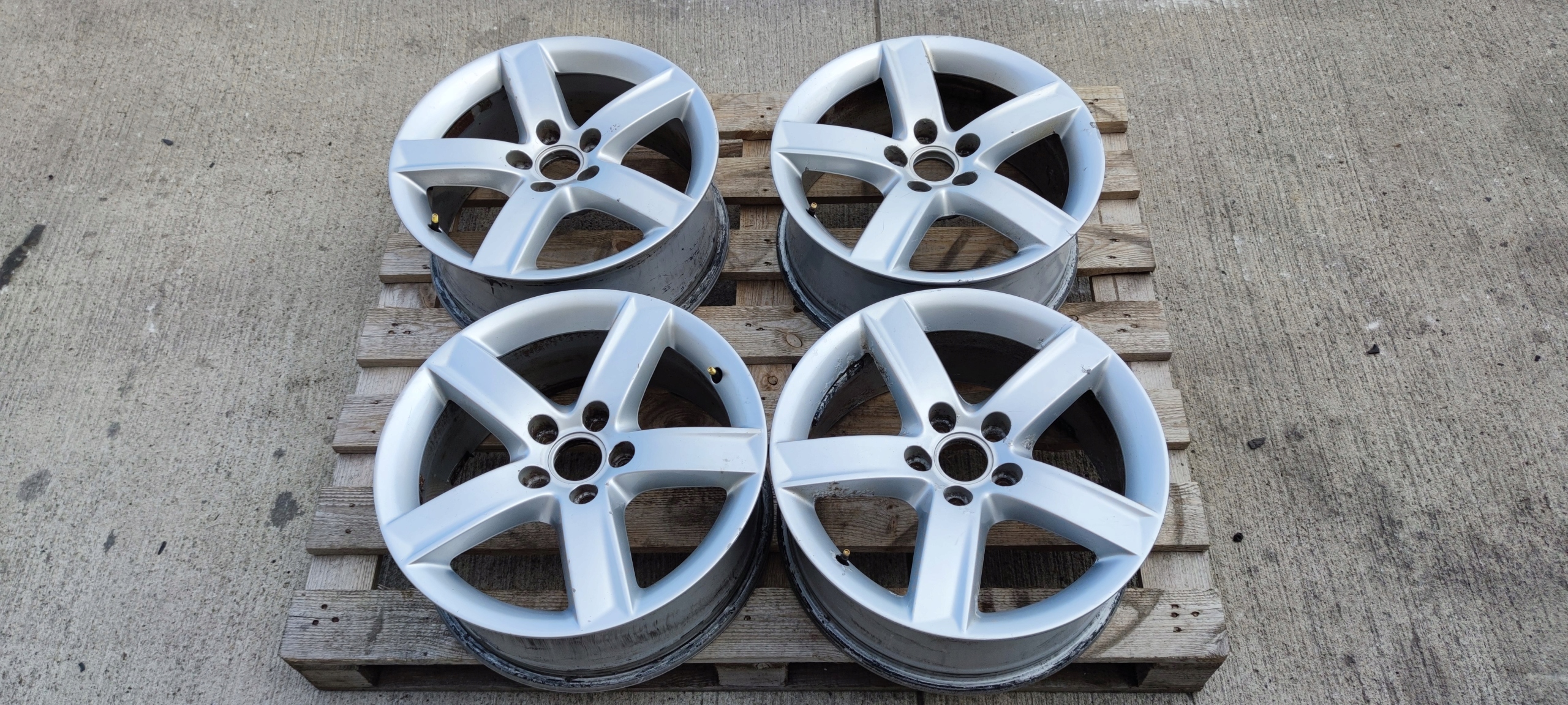 4× Диск алюминиевый Audi OE AUDIr0071497 7.0