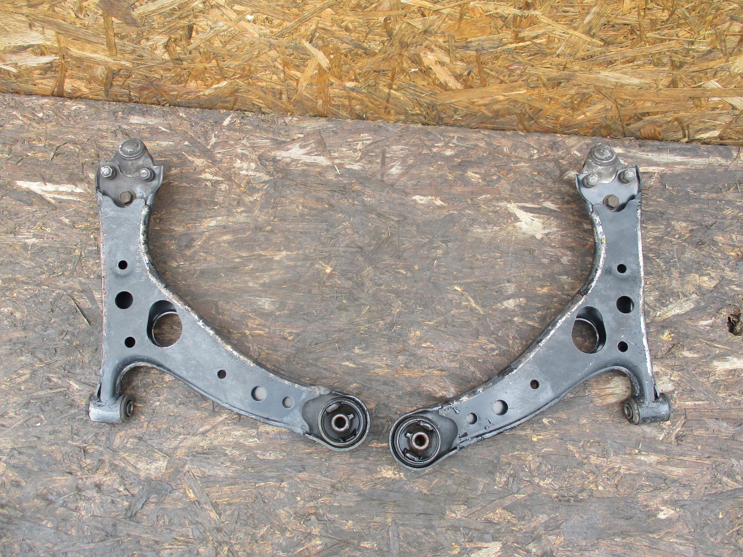 arm front left Toyota RAV4 II 00-06