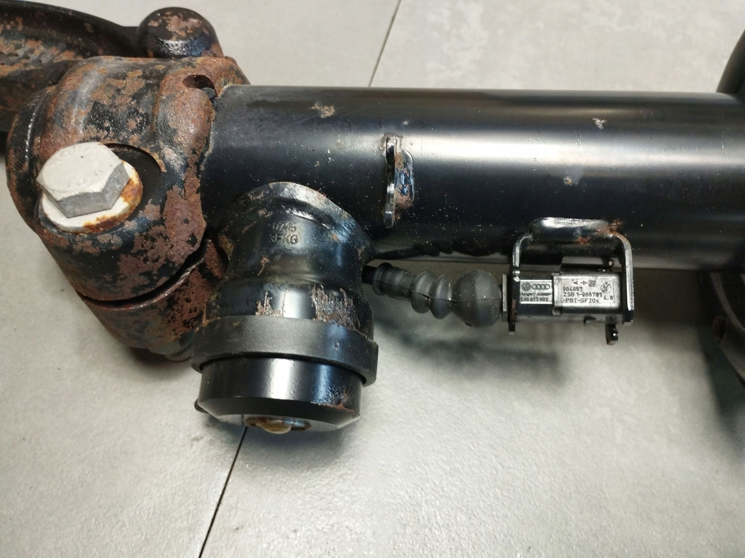 Audi A5 Sportback 8TA shock absorber front AKTYWNY 8F0413029B