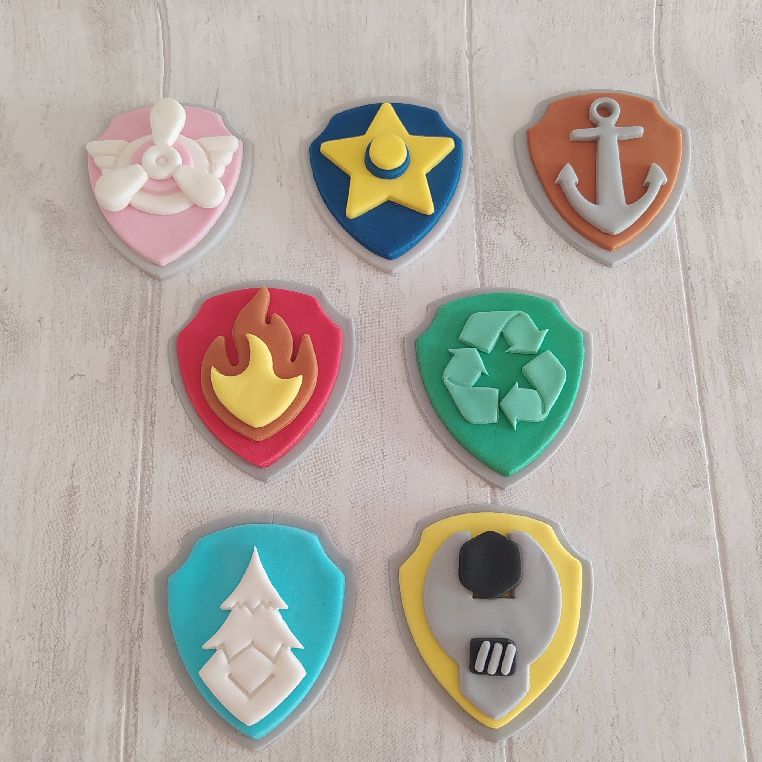 Levně Tlapková patrola odznaky pejsků z cukrové hmoty na dort Sada 7 ks