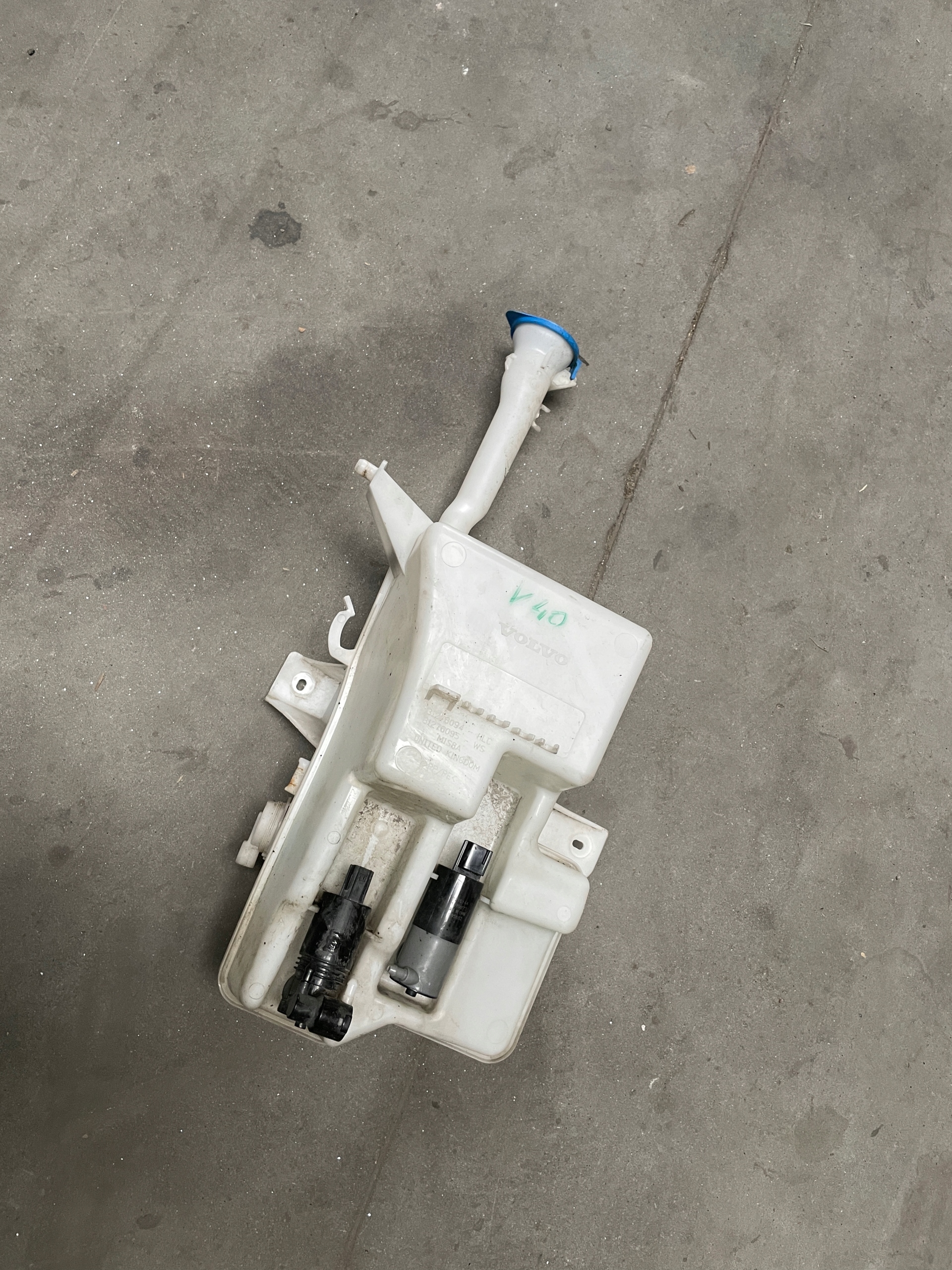 31276094 31276095 - Бачок омывателя ксенона VOLVO V40