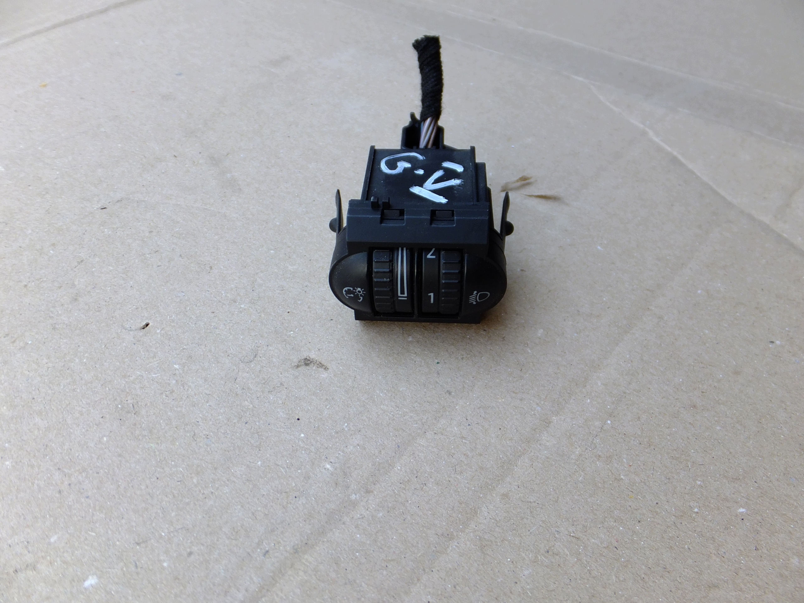 switch control of the lights vw golf V 1K0941333D