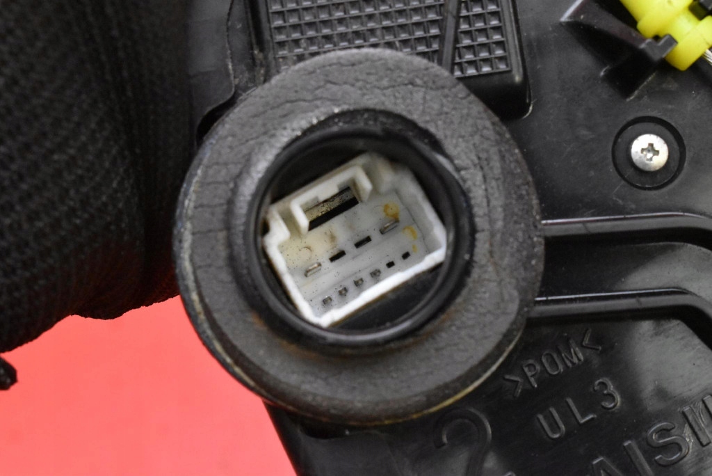lock door left front front EU TOYOTA AVENSIS T27 09-11