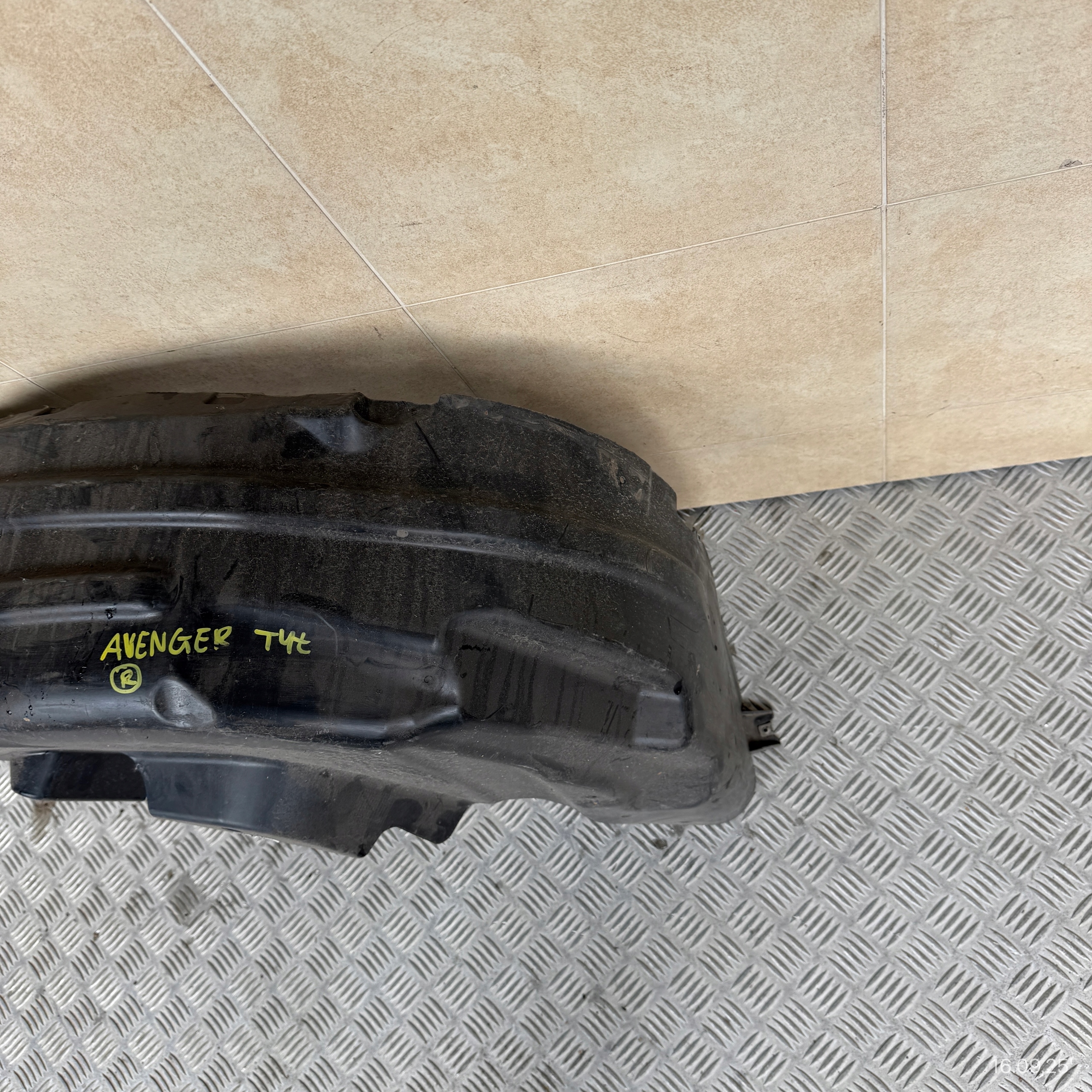 mudguard rear. right JEEP AVENGER 52170950