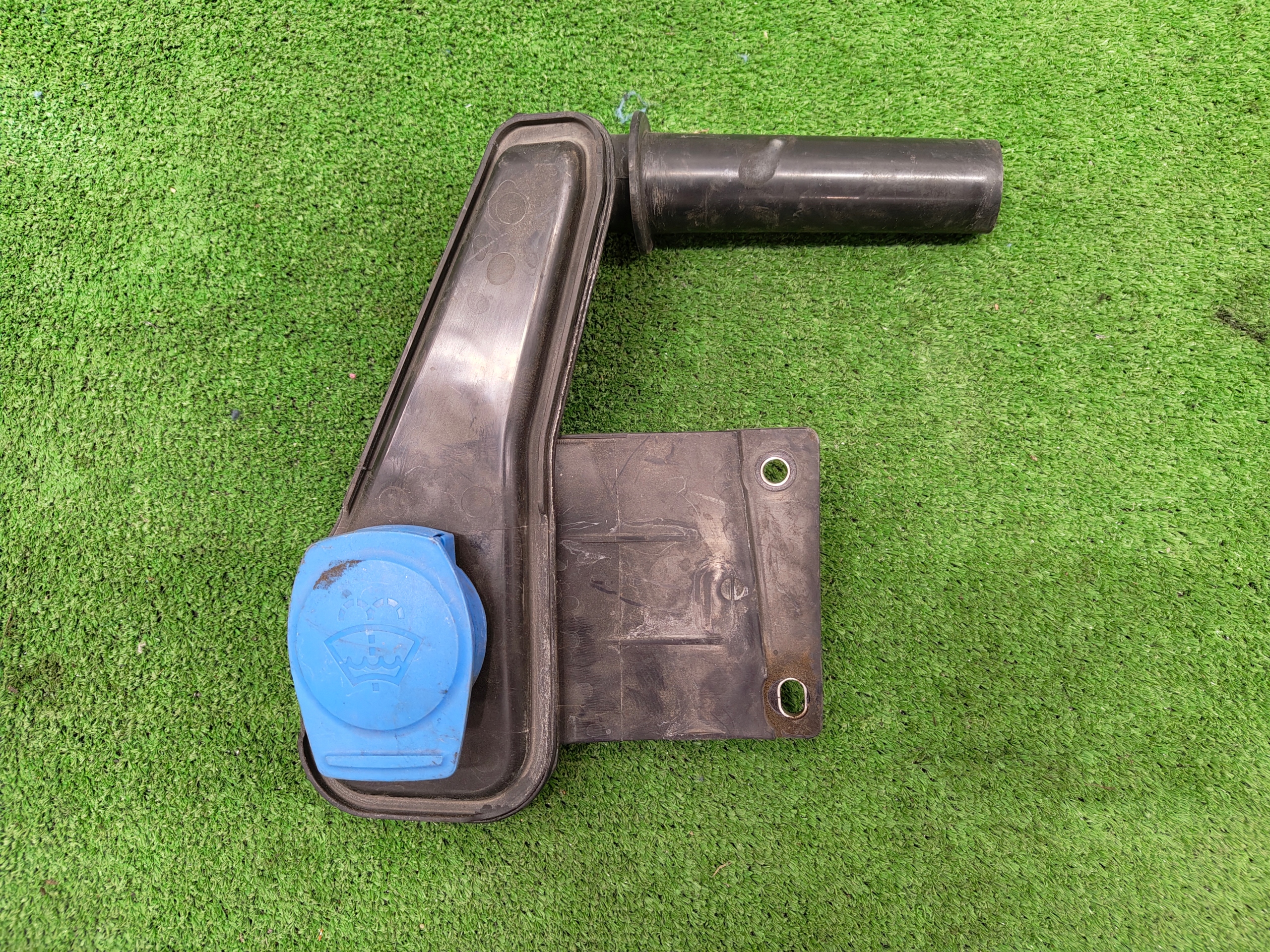 PORSCHE MACAN WLEW LIQUIDO DO SPYSKIWACZY 95B955449A
