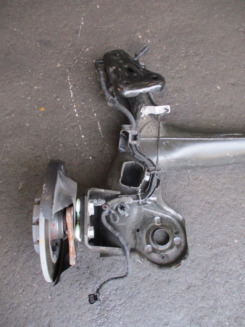 axis rear sususpension PEUGEOT 2008 1,2THP 20R