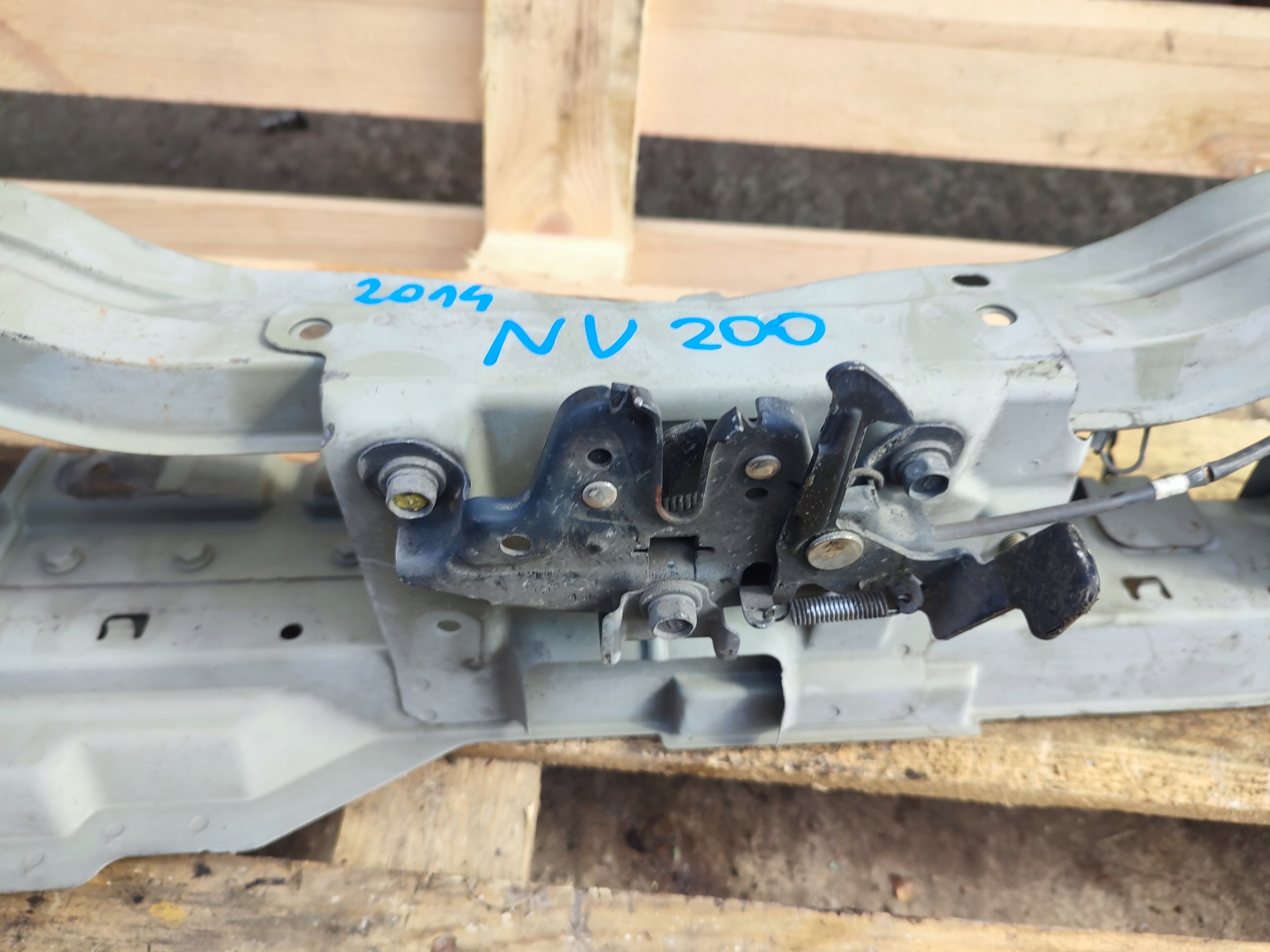 support panel for radiators upper pillar NISSAN NV200