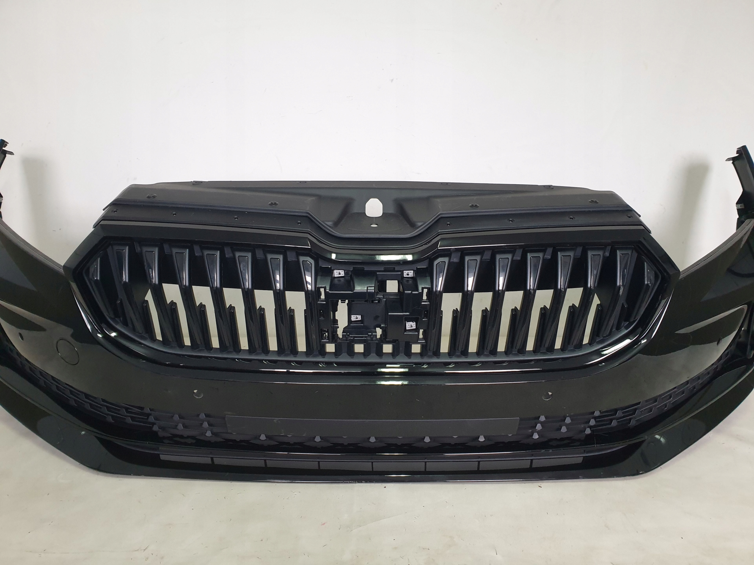 SKODA SUPERB IV 3P0 23-> bumper front front 4 x PDC cover 3P0807221