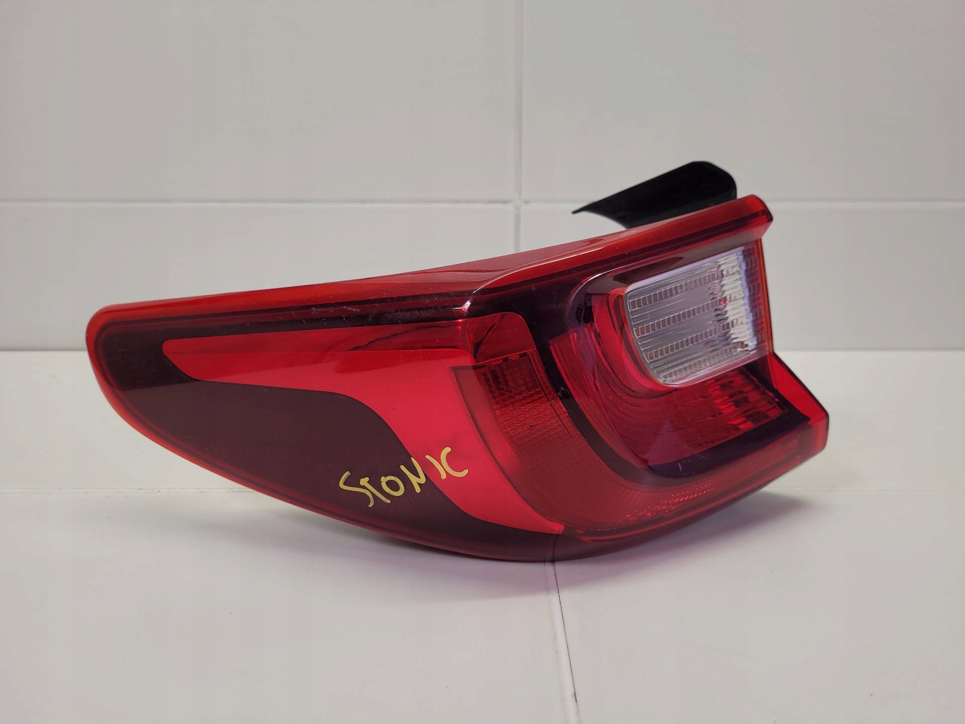 light rear left side Kia Stonic 2018 92401H8