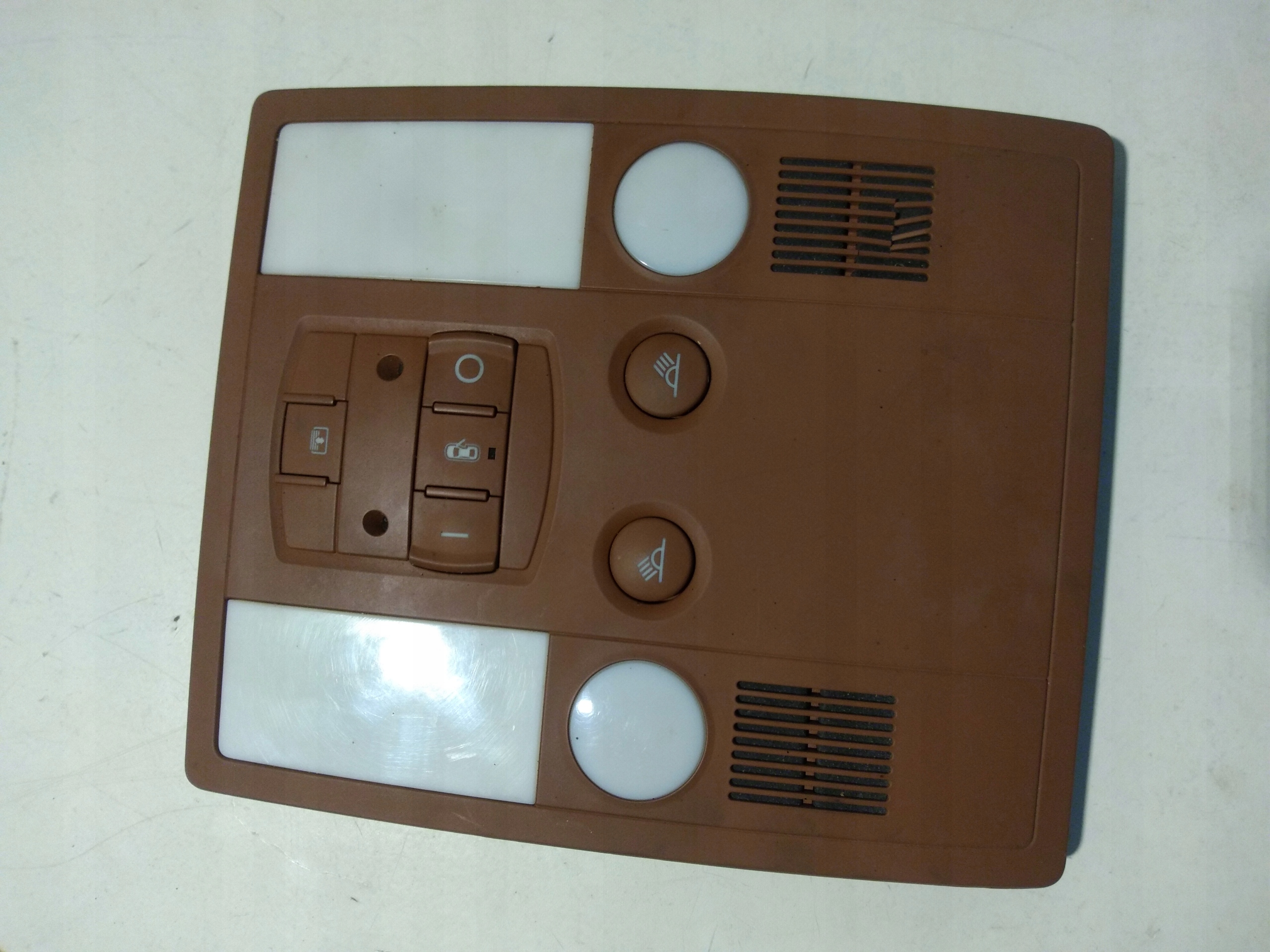 4E0947111AB - Лампа стелі AUDI A8 D3