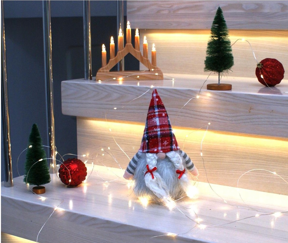 OZDOBA ŚWIĄTECZNA FIGURKI PAN I PANI MIKOŁAJ STOJĄCY SKRZAT DEKORACYJNY20CM Wysokość produktu 20 cm