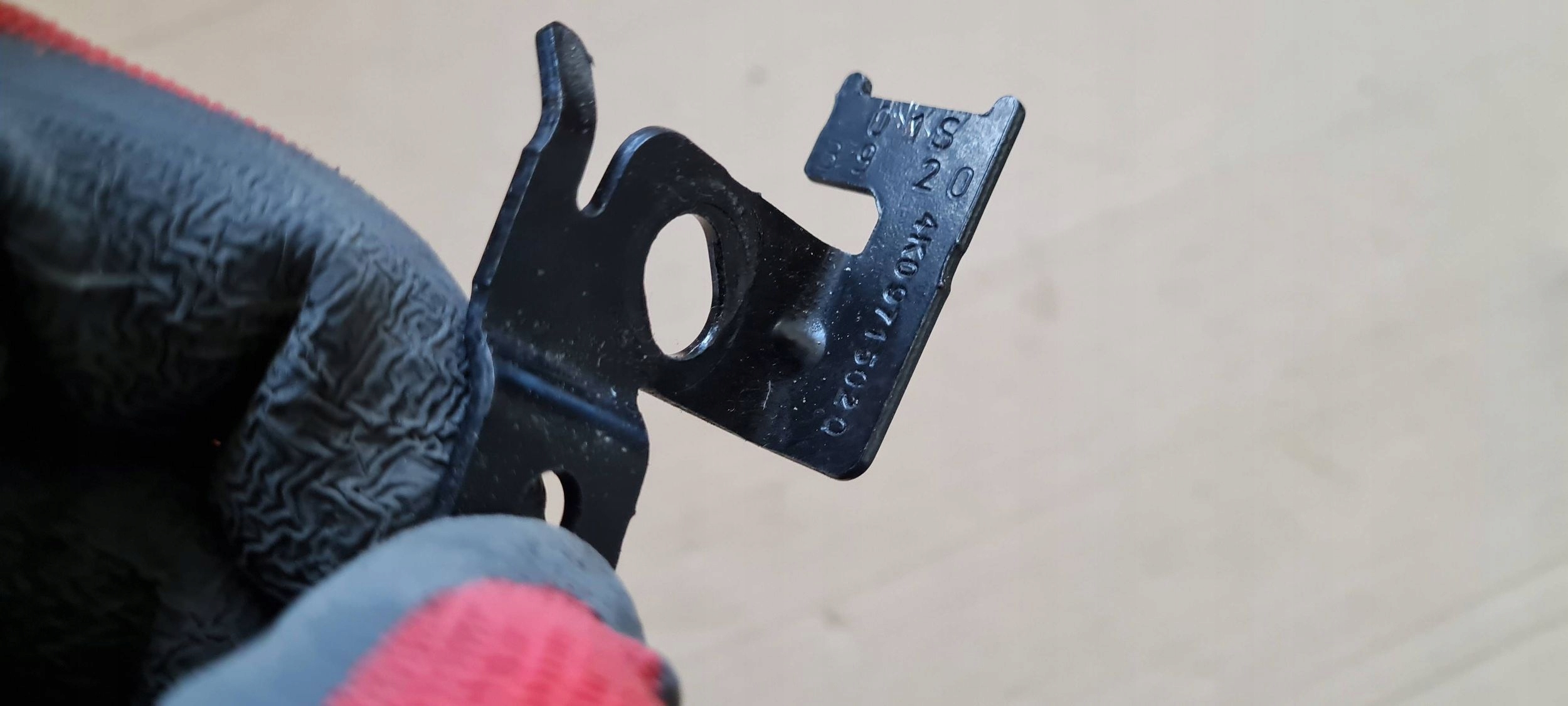 A6 C8 4K bracket pillar hook 4K0971502Q A7 4K