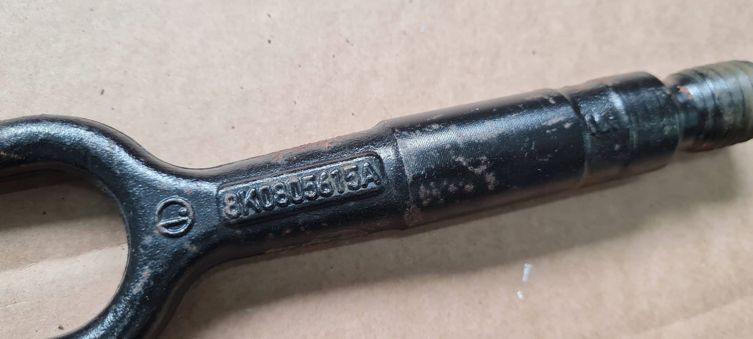 Q3 83A UCHO HOLOWNICZE hook 8K0805615A Q5 80A VW AUDI