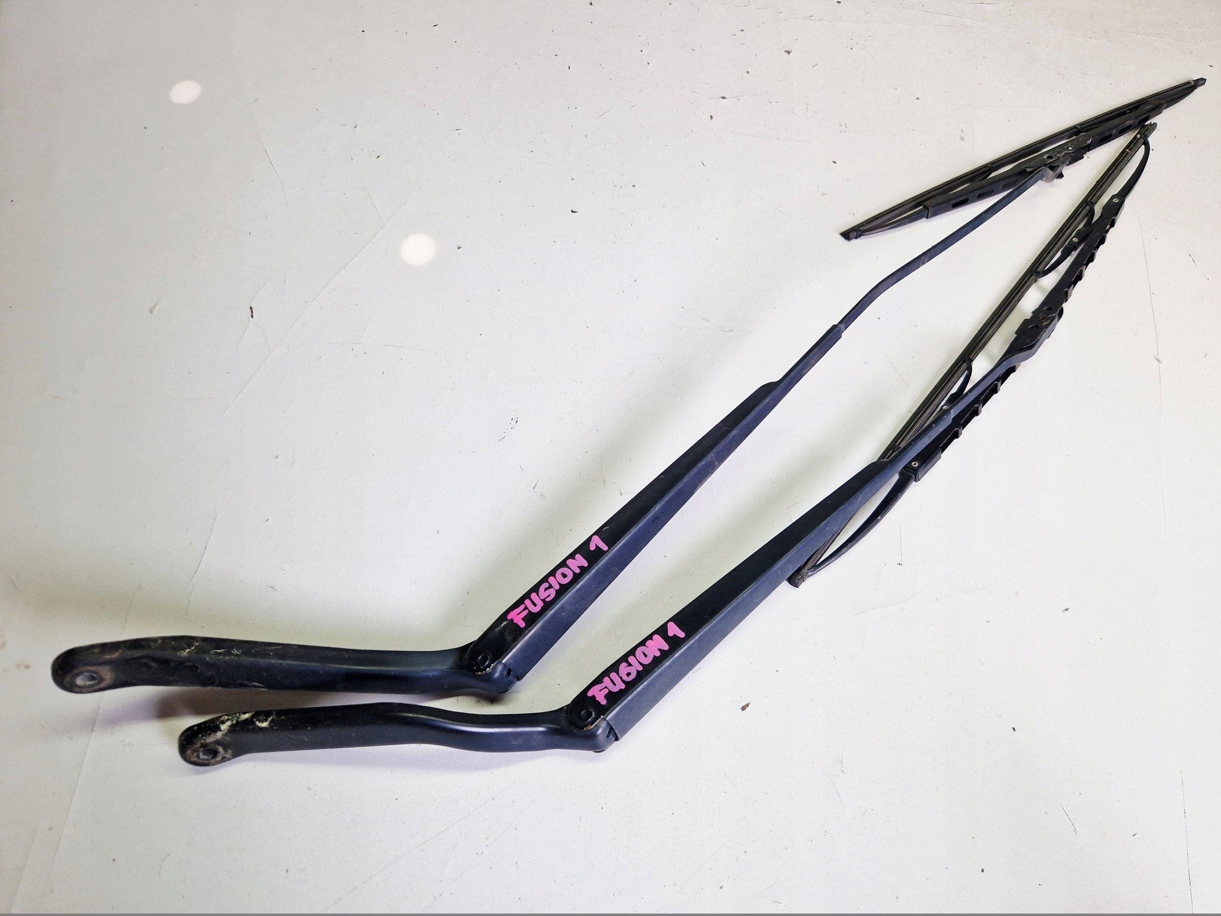 wiper arm windows Ford Fusion MK1 KOMPLET