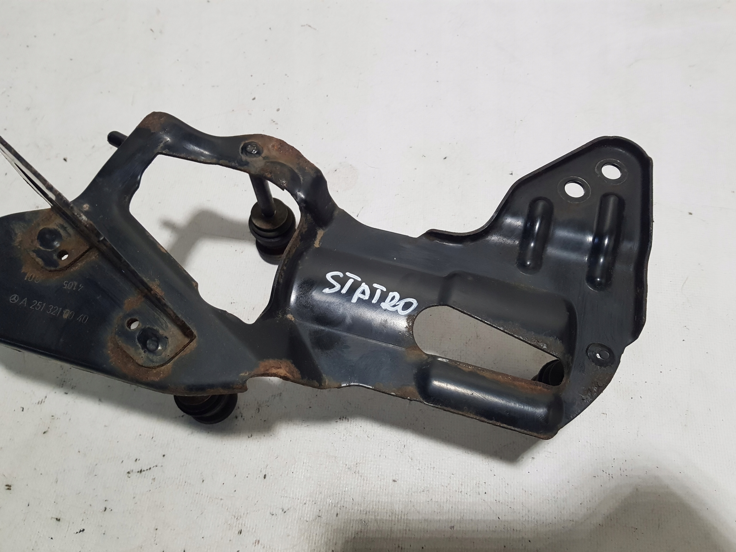 bracket KOMPRESORA AIRMATIC SPREZARKI MERCEDES W251