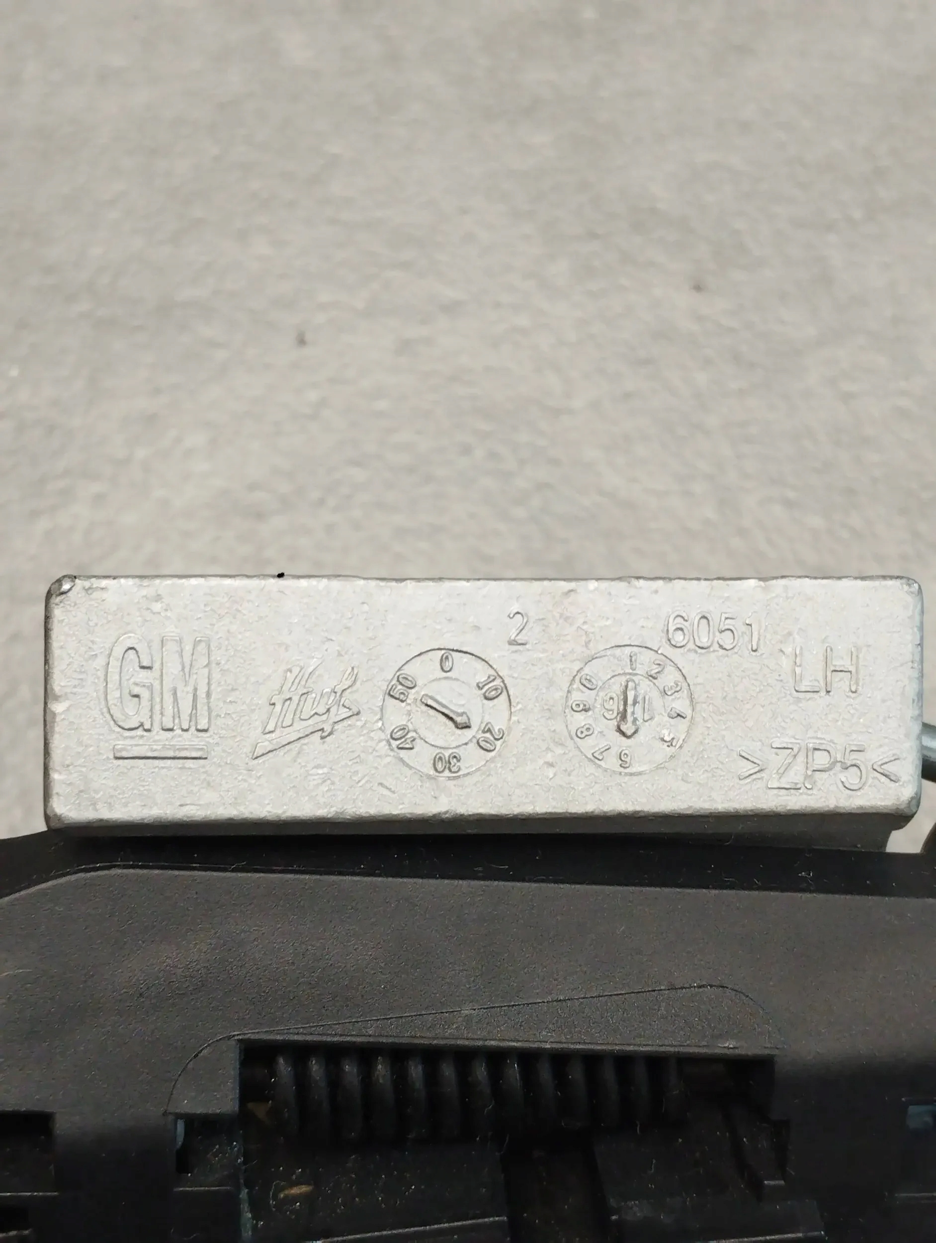 Opel Insignia A handle left rear part Z41C