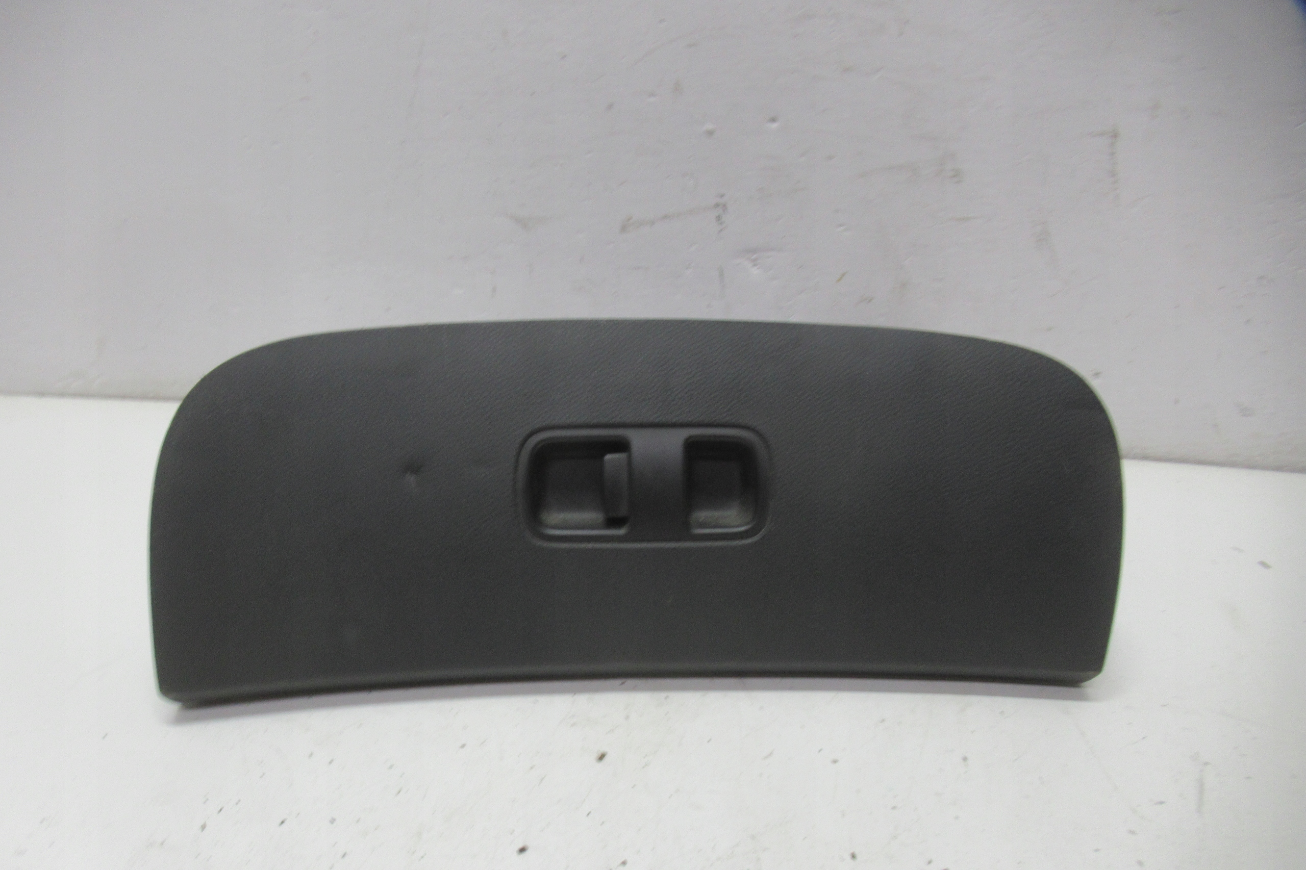 KIA CARNIVAL II 07R passenger compartment 4D847-35110
