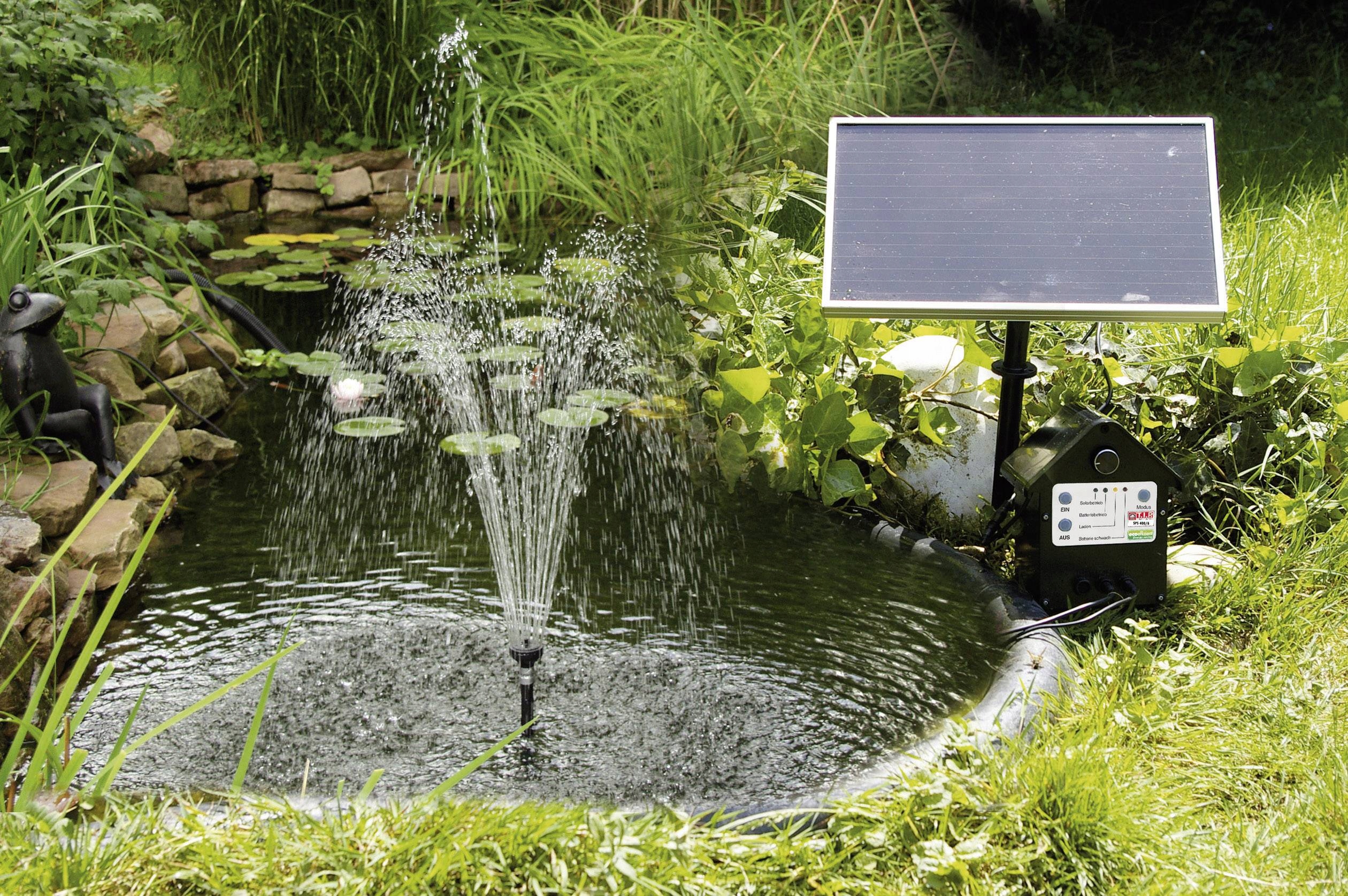 Какой насос для пруда. Садовый пруд с фонтаном. Прудик с фонтаном. Фонтан для пруда на солнечных батареях. Насос для водопада для пруда на даче.