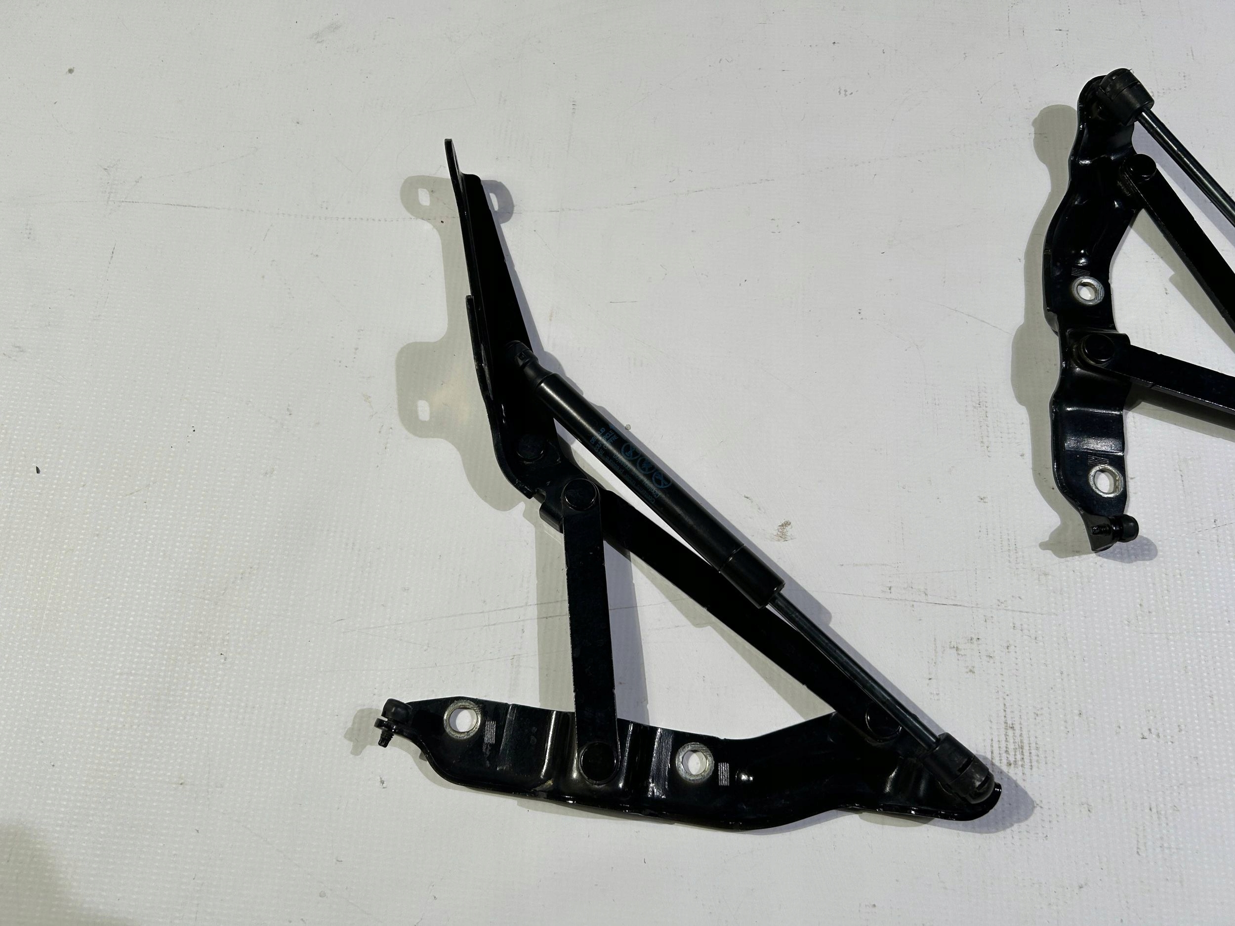 hinges bonnet boot damper left right Chevrolet Camaro Cabrio 2009r