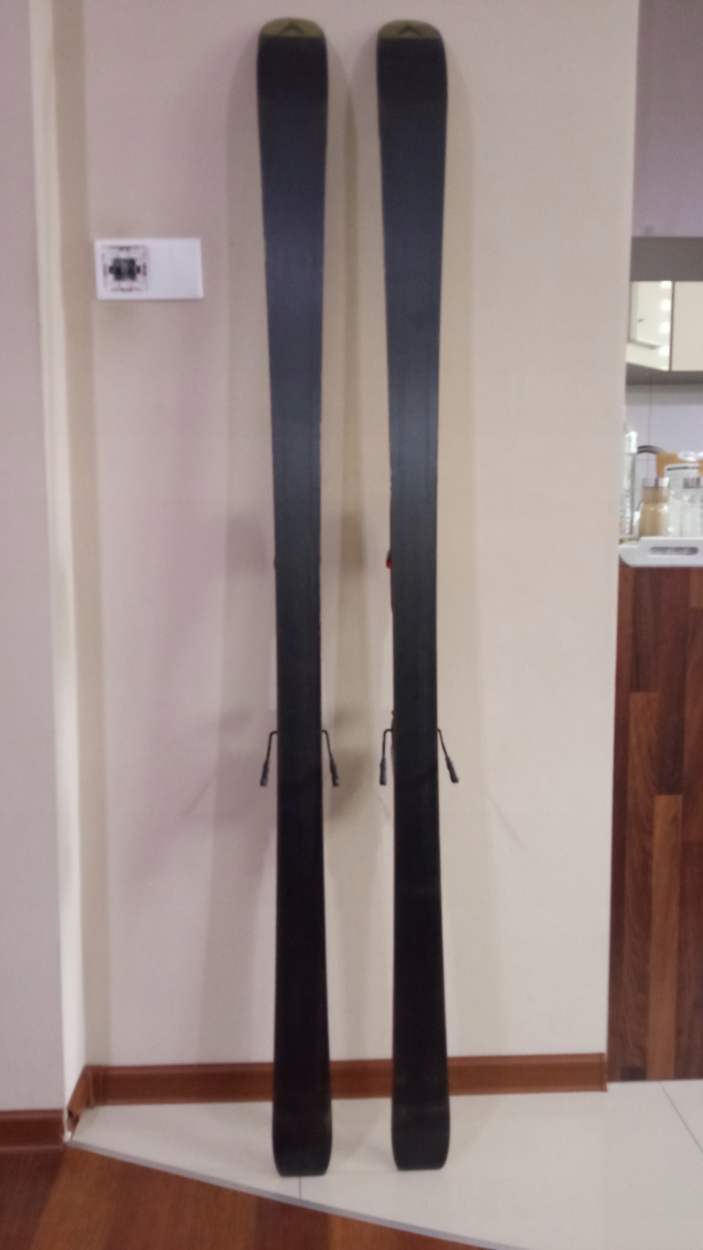 Narty DYNASTAR 170cm z wiązaniami Kolor dominujący pomarańcze i czerwienie