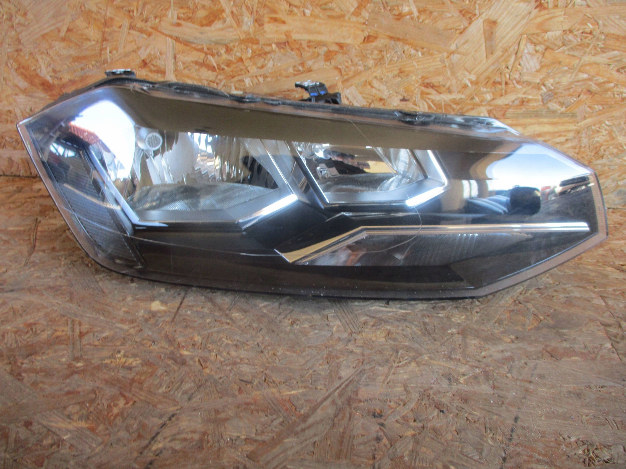 light front front right VW POLO VI 2G1