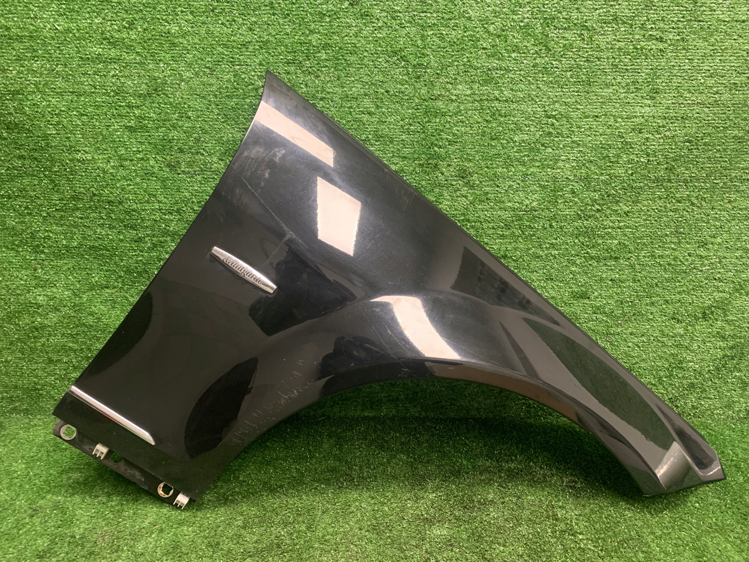 W204 before LIFT MERCEDES C KLASA fender front front right black 197
