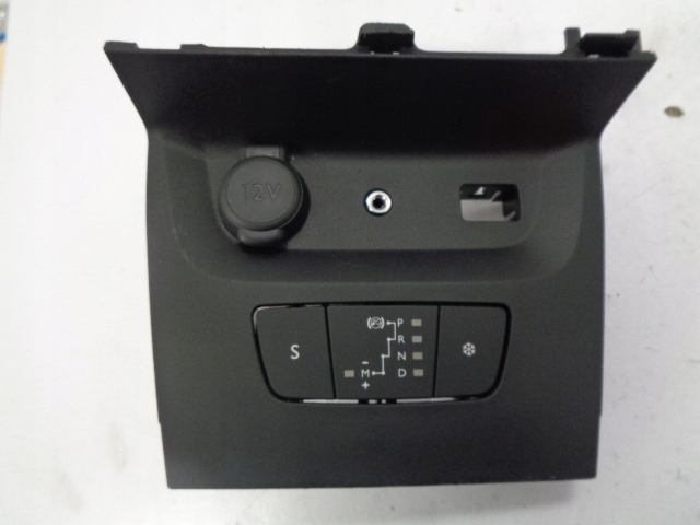 C3 III PANEL GNIAZDO WYSWIETLACZ ZMIANY BIEGOW