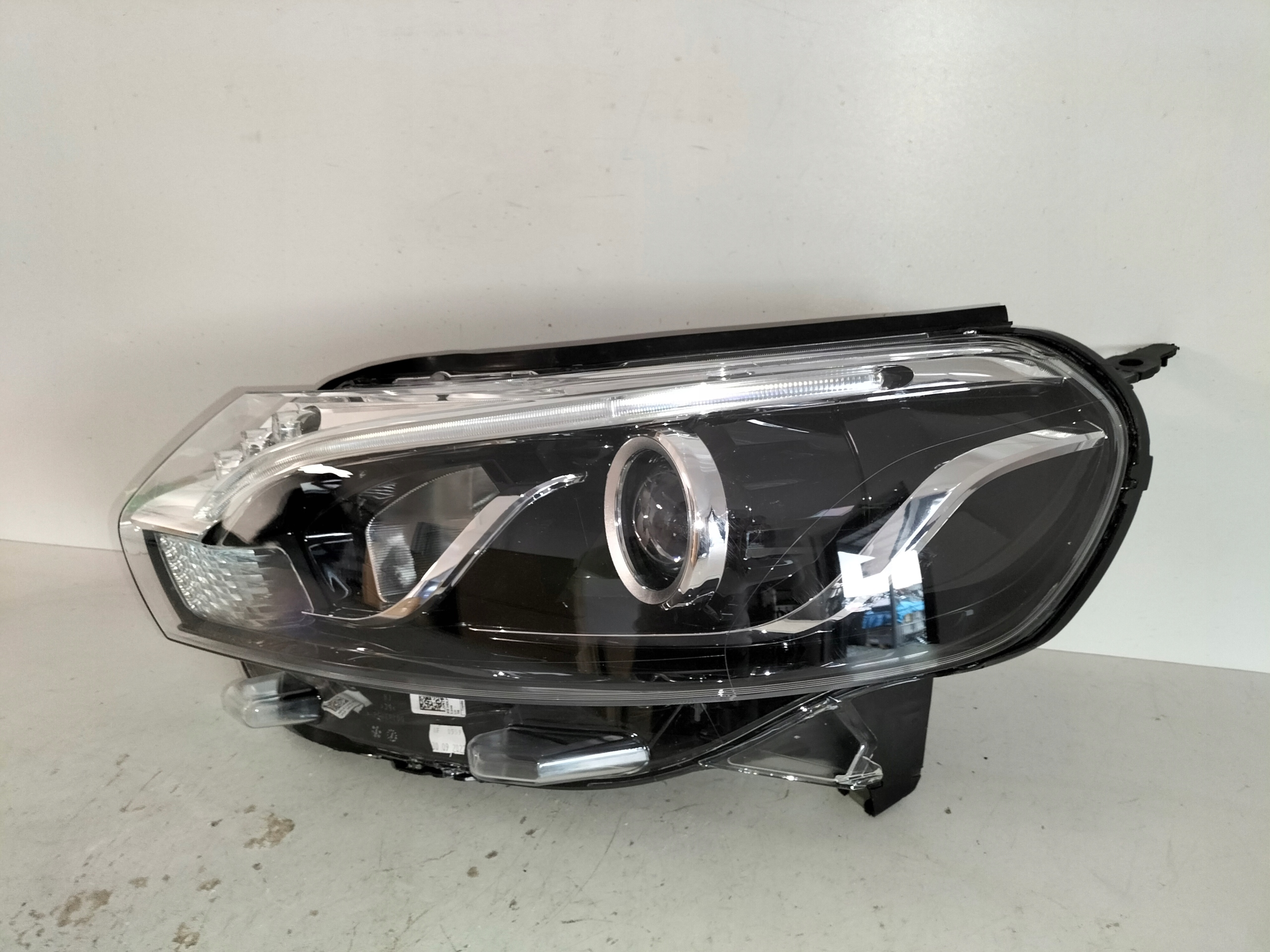 light front reflektor left TOYOTA PROACE II 16- XENON